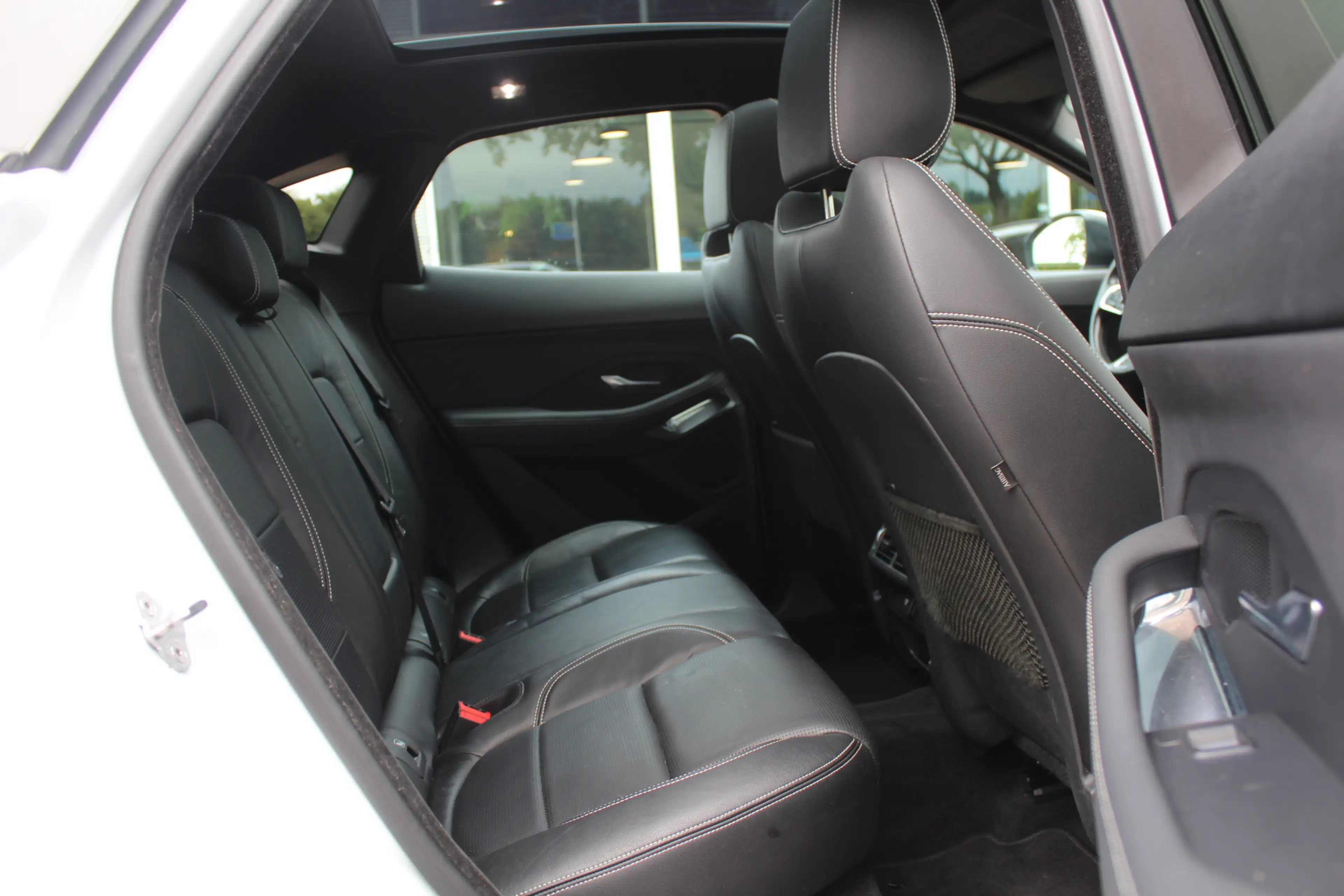 Jaguar E-Pace 2.0 P250 AWD SE / Panoramadak / Camera / Head-up / — photo 12