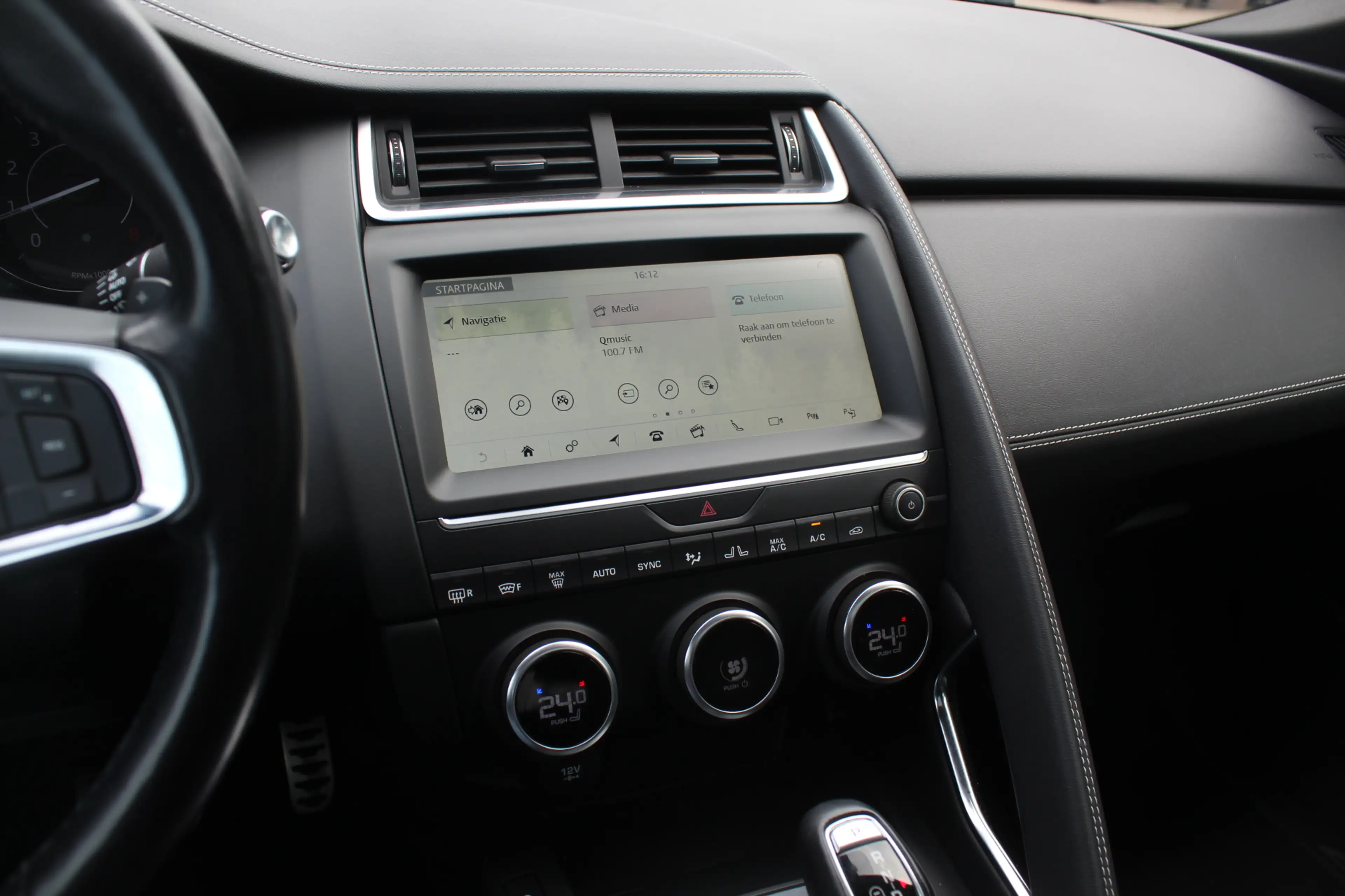 Jaguar E-Pace 2.0 P250 AWD SE / Panoramadak / Camera / Head-up / — photo 19