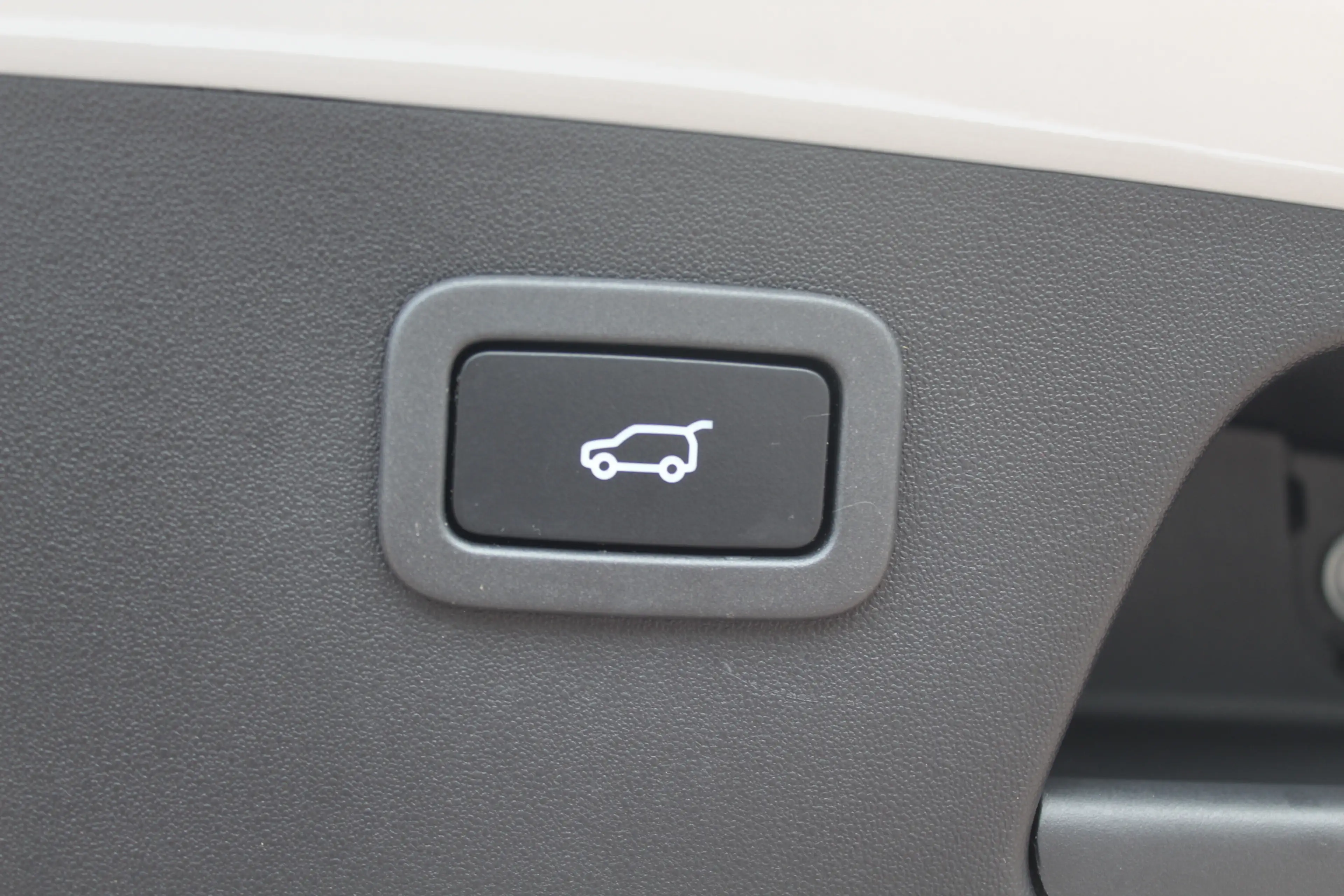 Jaguar E-Pace 2.0 P250 AWD SE / Panoramadak / Camera / Head-up / — photo 32