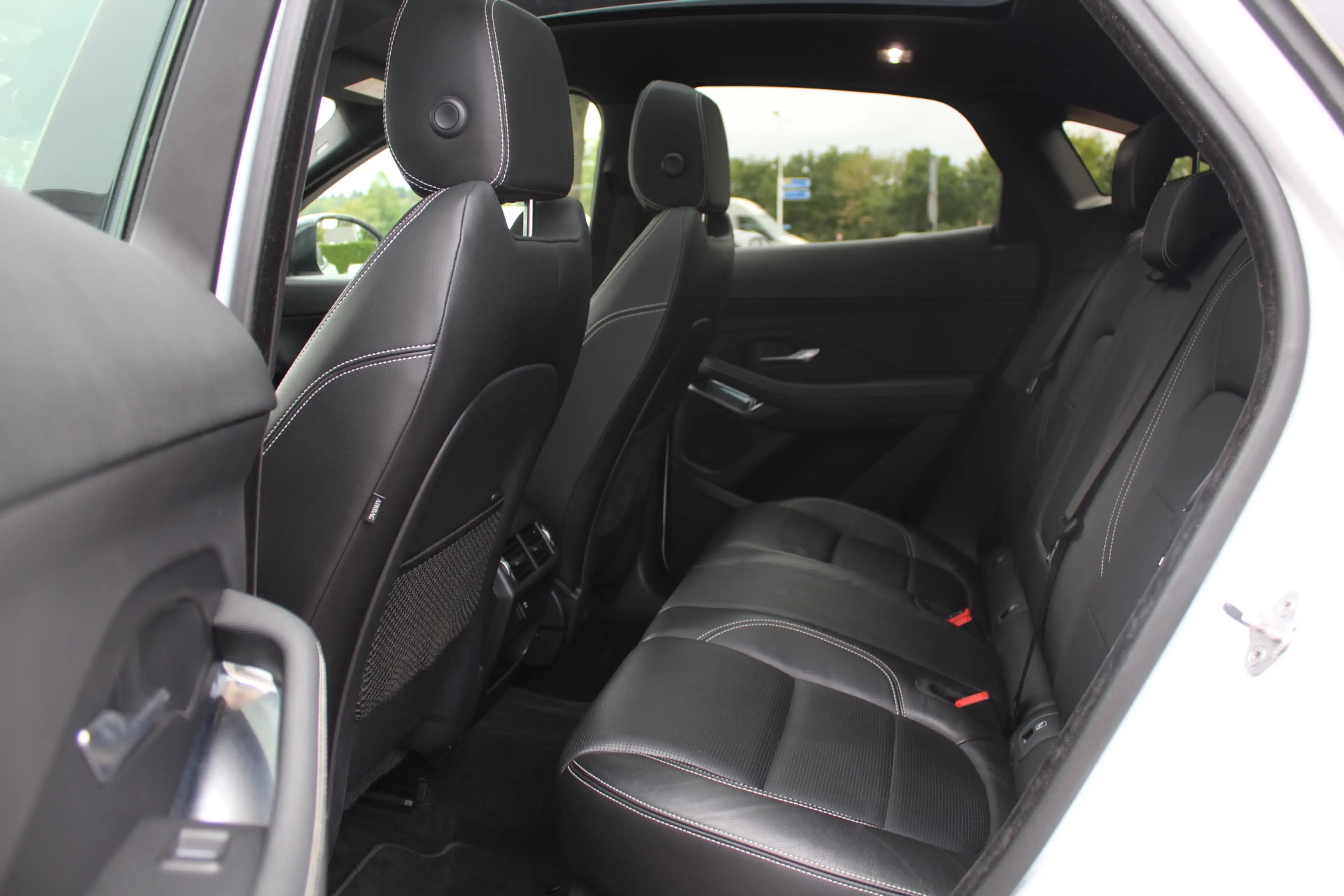 Jaguar E-Pace 2.0 P250 AWD SE / Panoramadak / Camera / Head-up / — photo 11