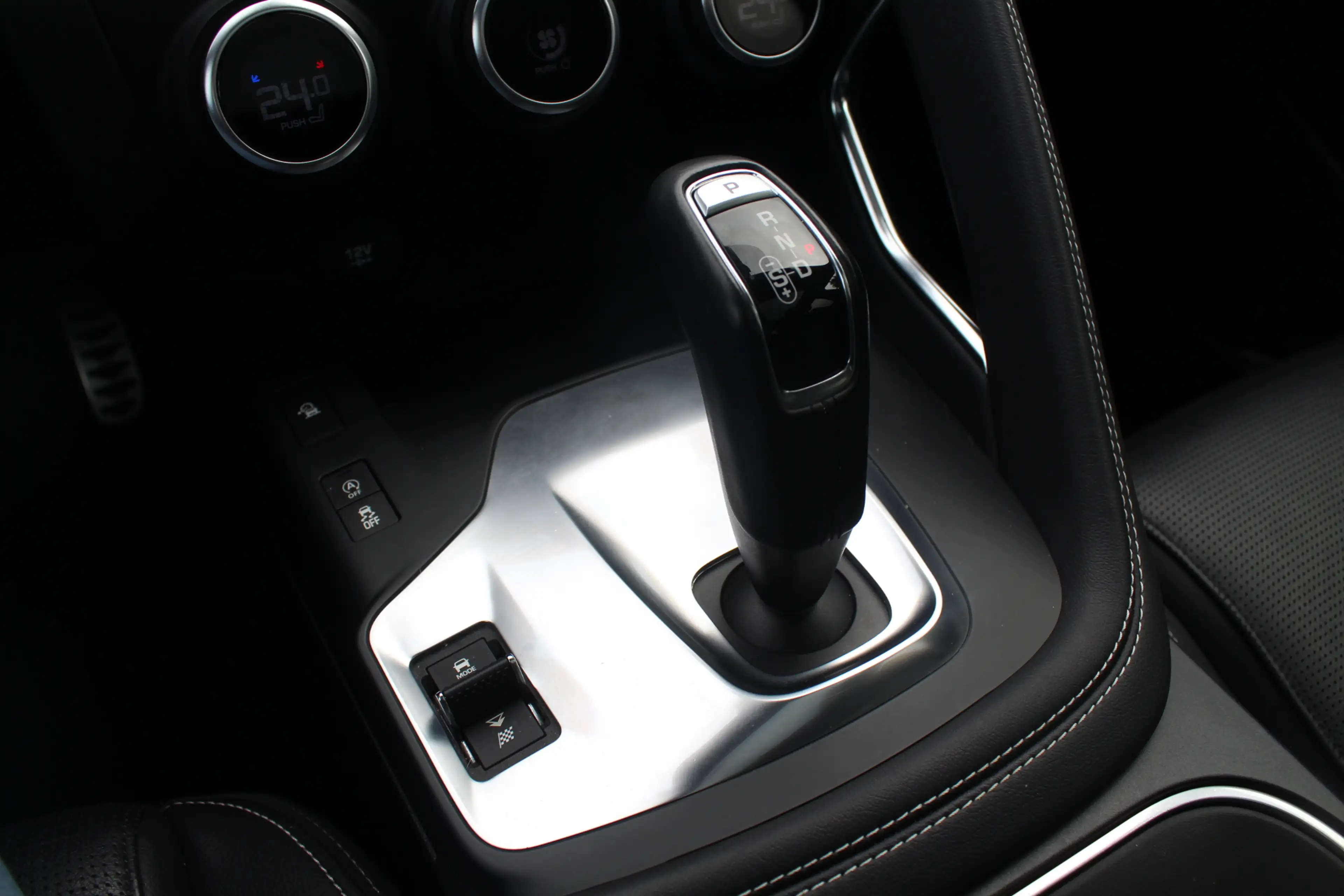 Jaguar E-Pace 2.0 P250 AWD SE / Panoramadak / Camera / Head-up / — photo 27