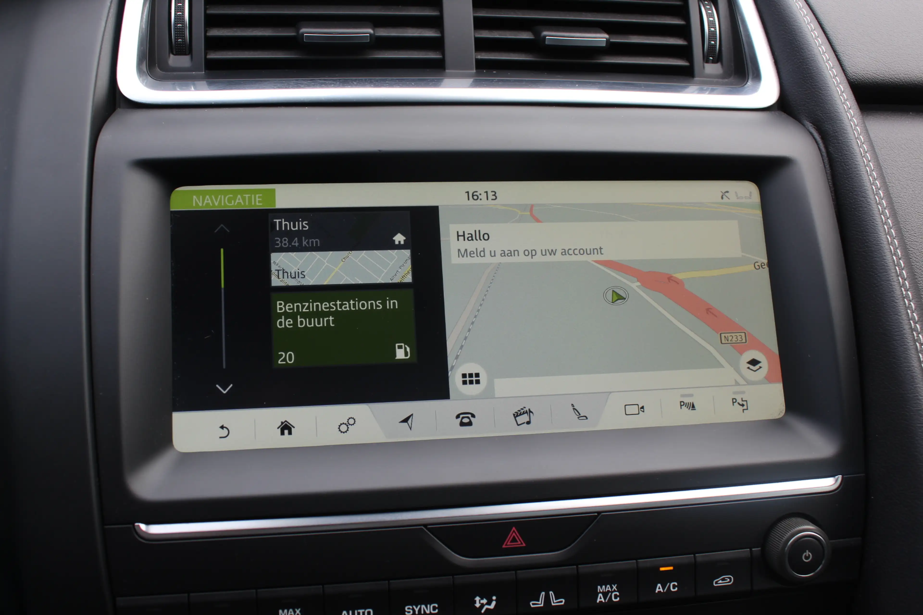 Jaguar E-Pace 2.0 P250 AWD SE / Panoramadak / Camera / Head-up / — photo 25