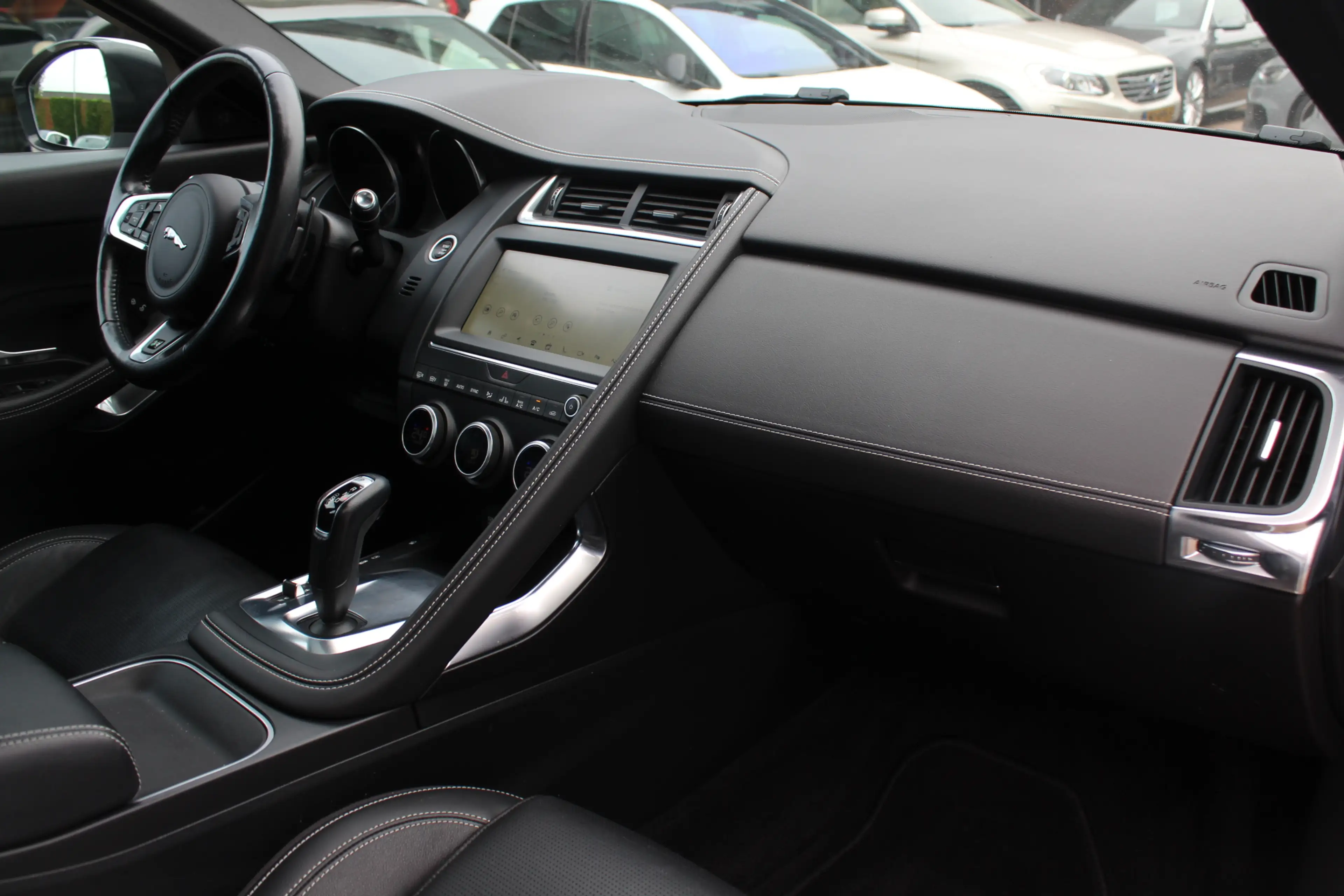 Jaguar E-Pace 2.0 P250 AWD SE / Panoramadak / Camera / Head-up / — photo 13