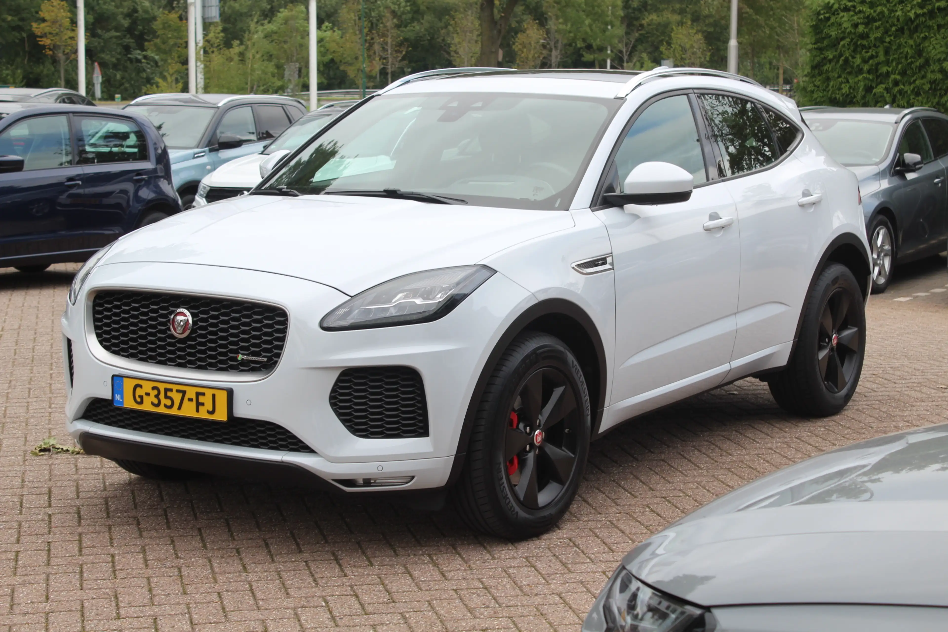 Jaguar E-Pace 2.0 P250 AWD SE / Panoramadak / Camera / Head-up / — photo 6