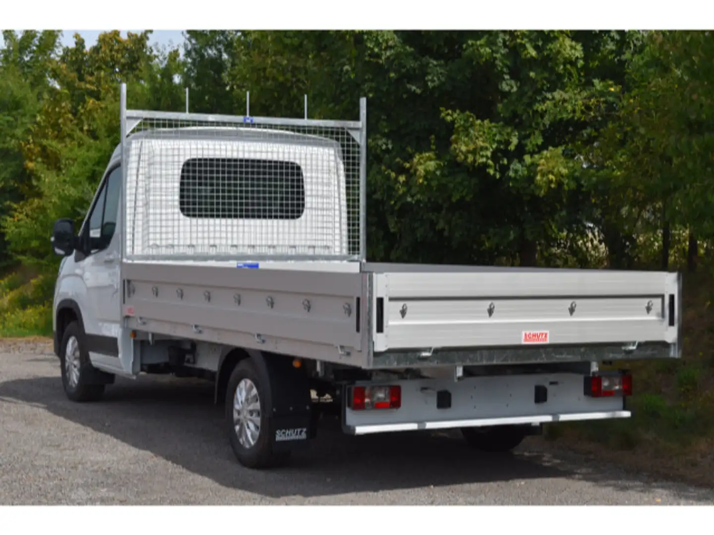 Maxus eDELIVER9 L3 Fahrgestell mit Schutz Pritschenauf Bianco - 2