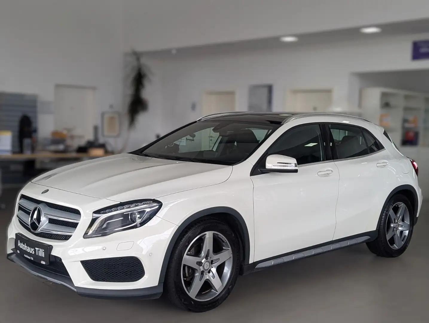Mercedes-Benz GLA 180 AMG Line Aut. /Xenon/Pano/Kamera/SHZ Weiß - 1