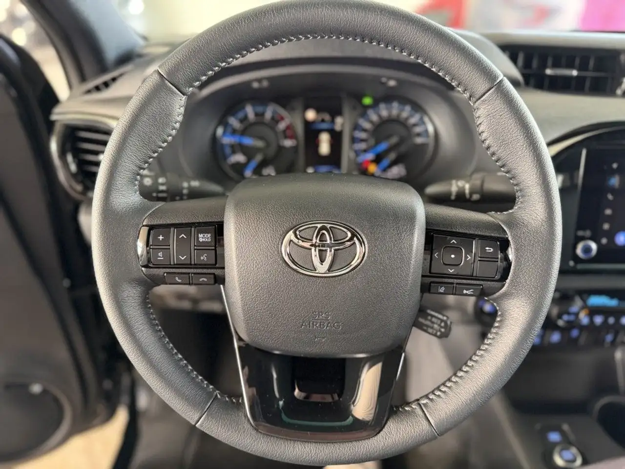 Toyota Hilux 4x4 Double Cab MHEV Autm. Invincible 15