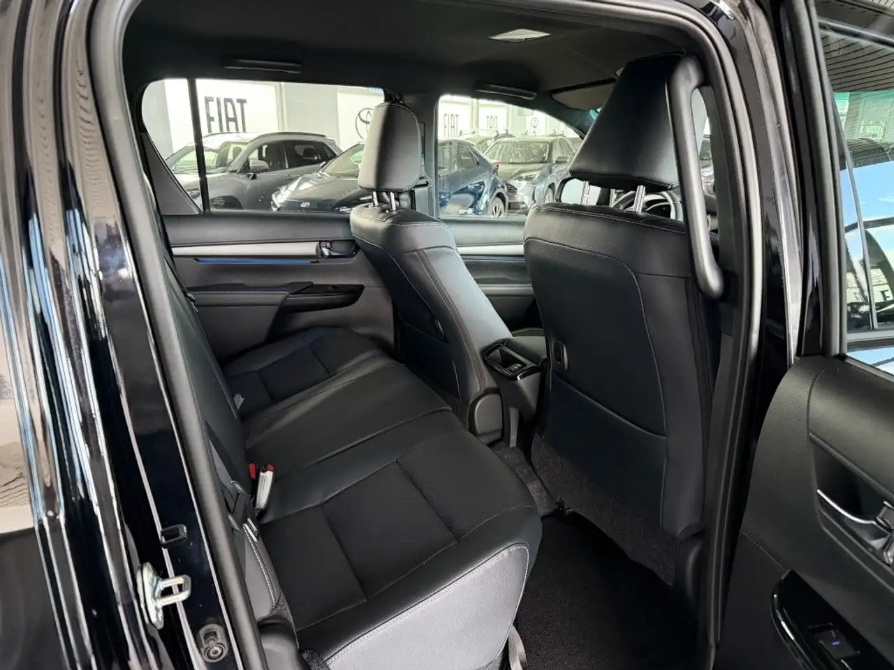 Toyota Hilux 4x4 Double Cab MHEV Autm. Invincible 8