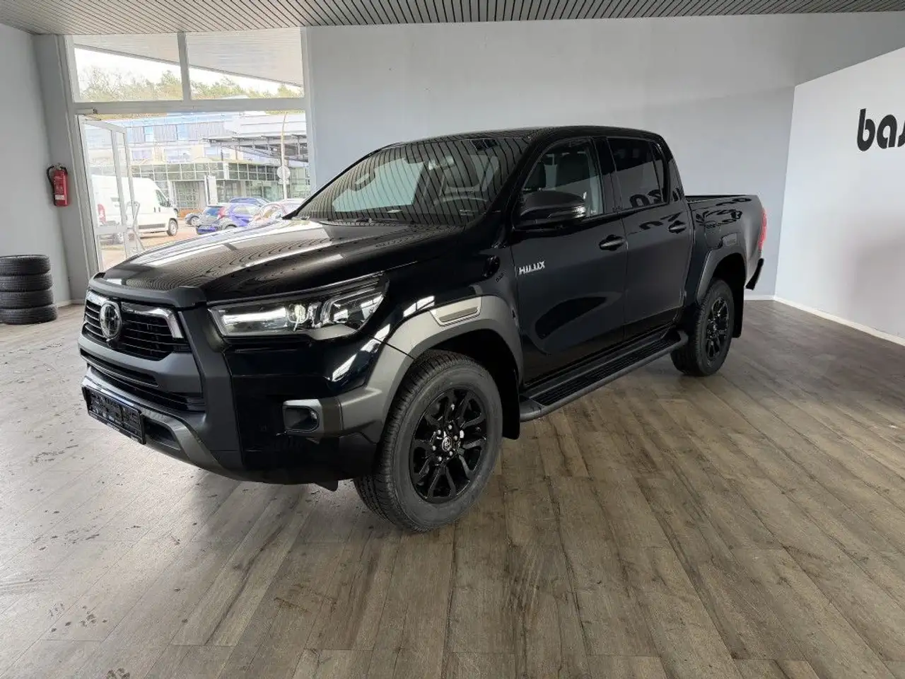 Toyota Hilux 4x4 Double Cab MHEV Autm. Invincible 2