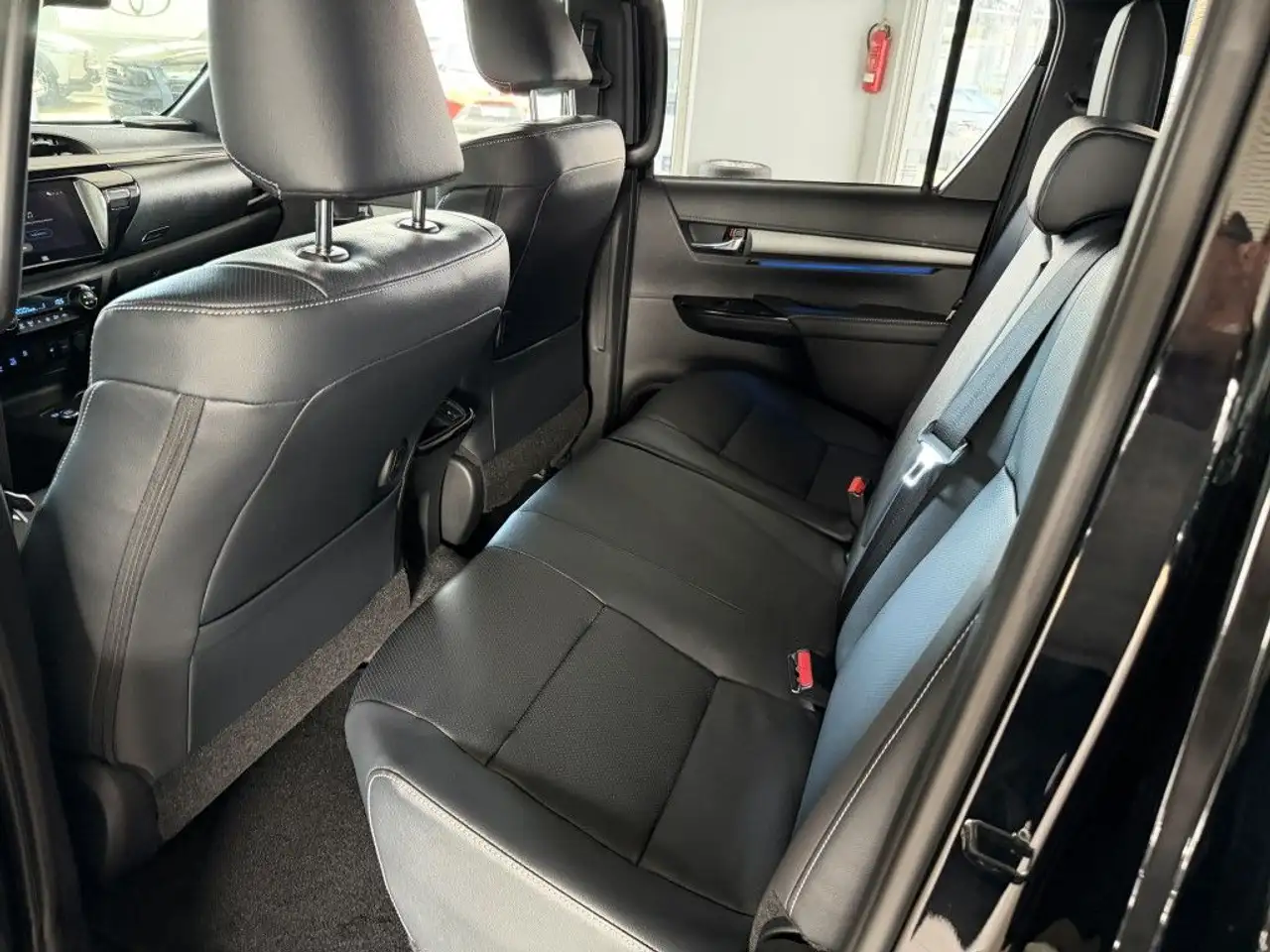 Toyota Hilux 4x4 Double Cab MHEV Autm. Invincible 10