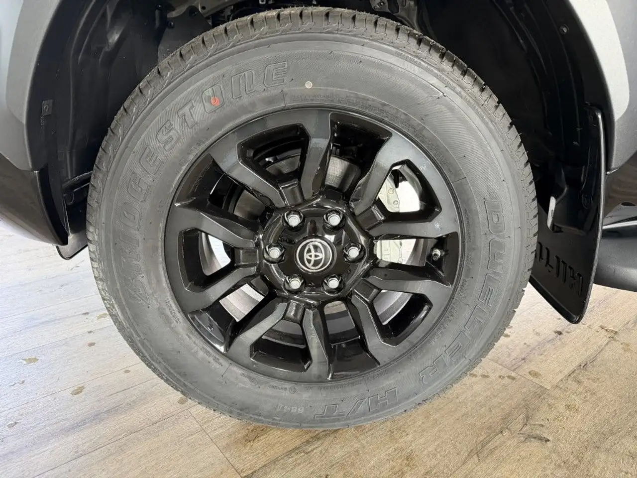 Toyota Hilux 4x4 Double Cab MHEV Autm. Invincible 3