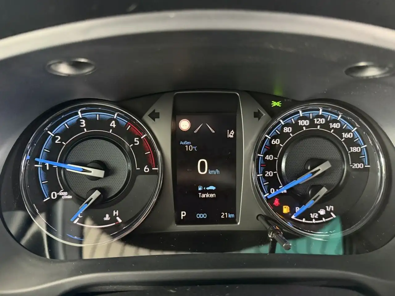 Toyota Hilux 4x4 Double Cab MHEV Autm. Invincible 14