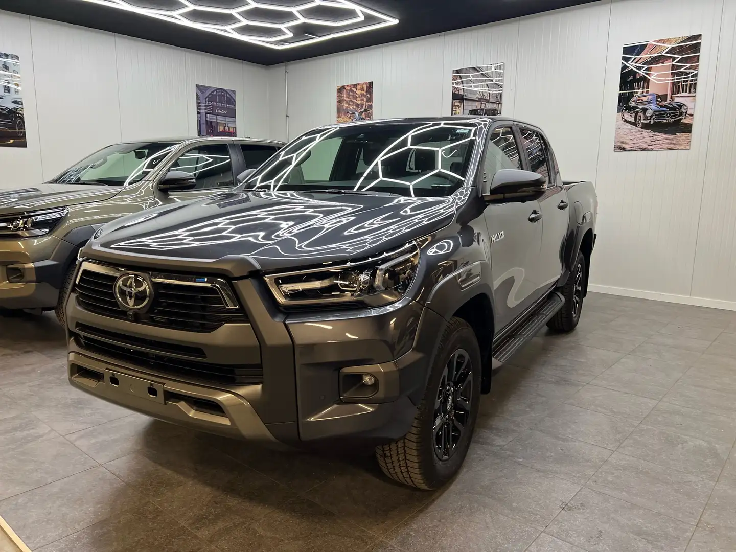 Toyota Hilux 4x4 Double Cab MHEV Autm. Invincible - 1