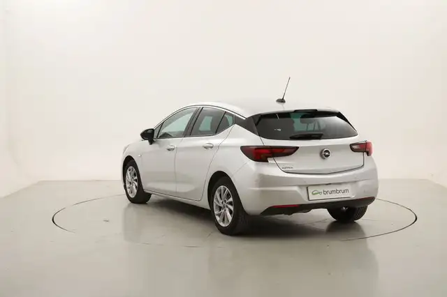 Opel Astra view 3