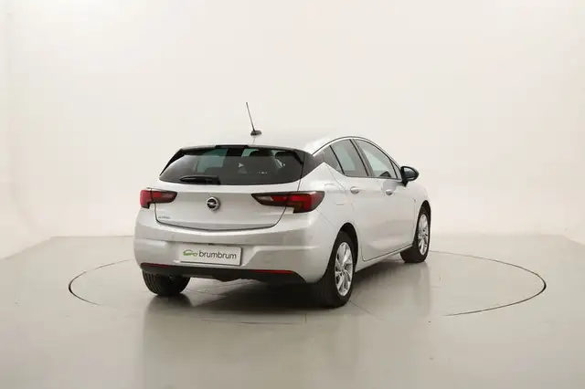 Opel Astra view 5