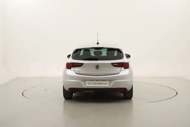 Opel Astra view 4