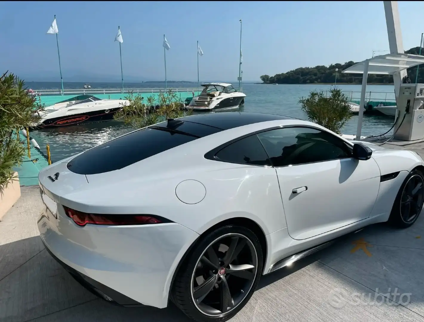 Jaguar F-Type Coupe 2.0 i4 R-Dynamic rwd 300cv auto White - 2