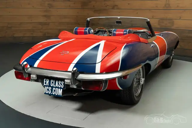Jaguar E-Type view 5