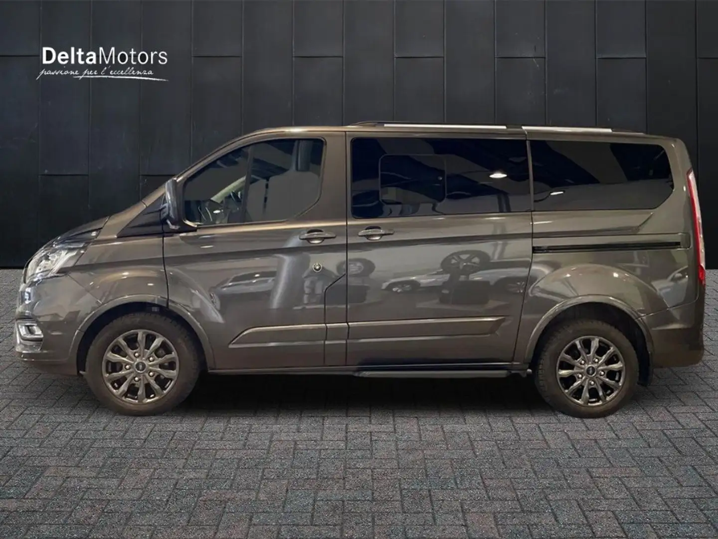 Ford Tourneo Custom 1ª s - Tourneo Custom 320 2.0 EcoBlue 150CV P Gris - 2