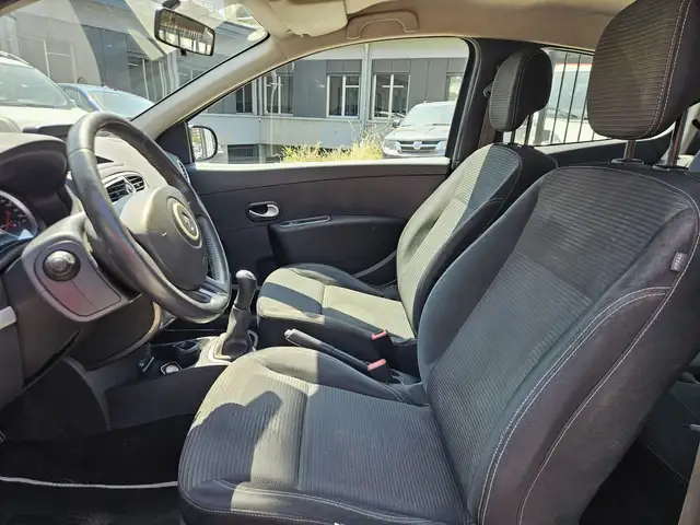 Renault Clio view 8
