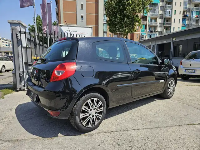 Renault Clio view 4