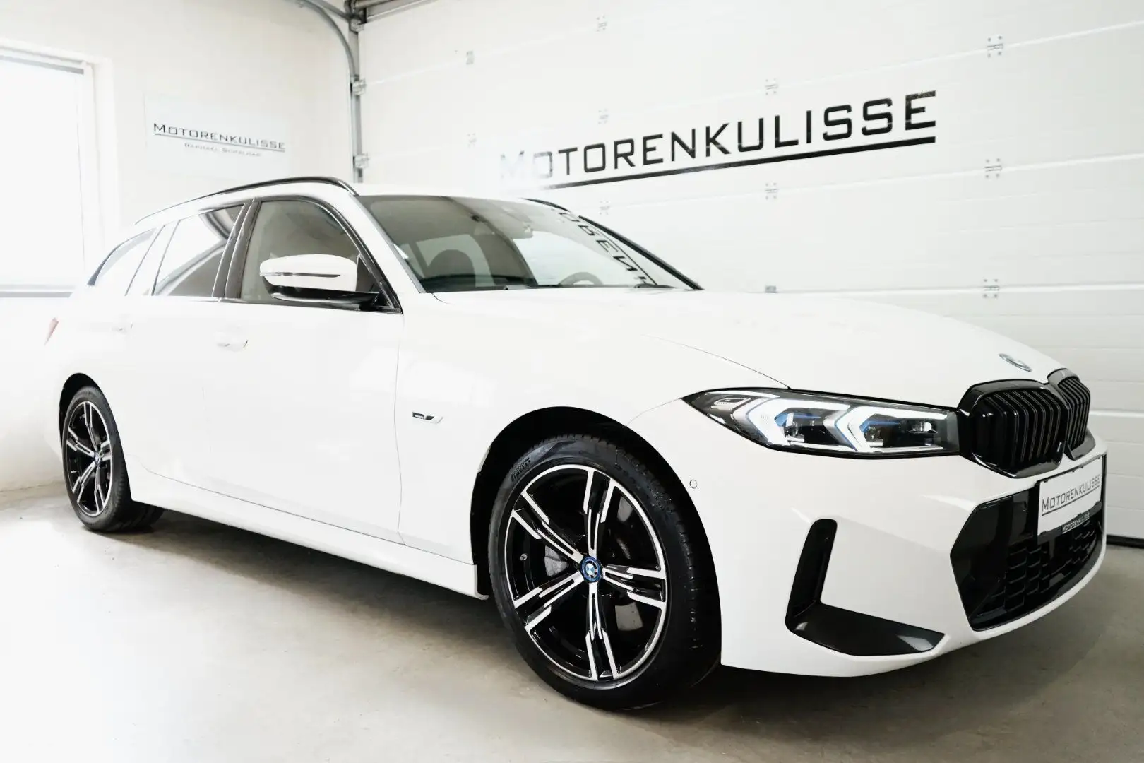 BMW 320 e xDrive Touring M Sport - adapt. LED - HeadUp - Weiß - 2