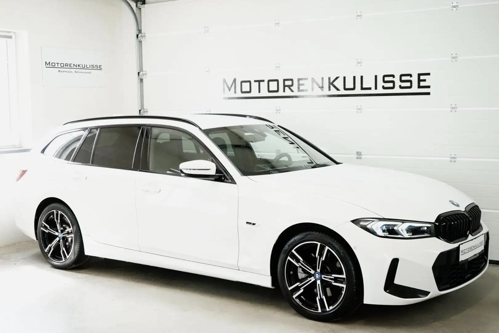 BMW 320 e xDrive Touring M Sport - adapt. LED - HeadUp - Weiß - 1