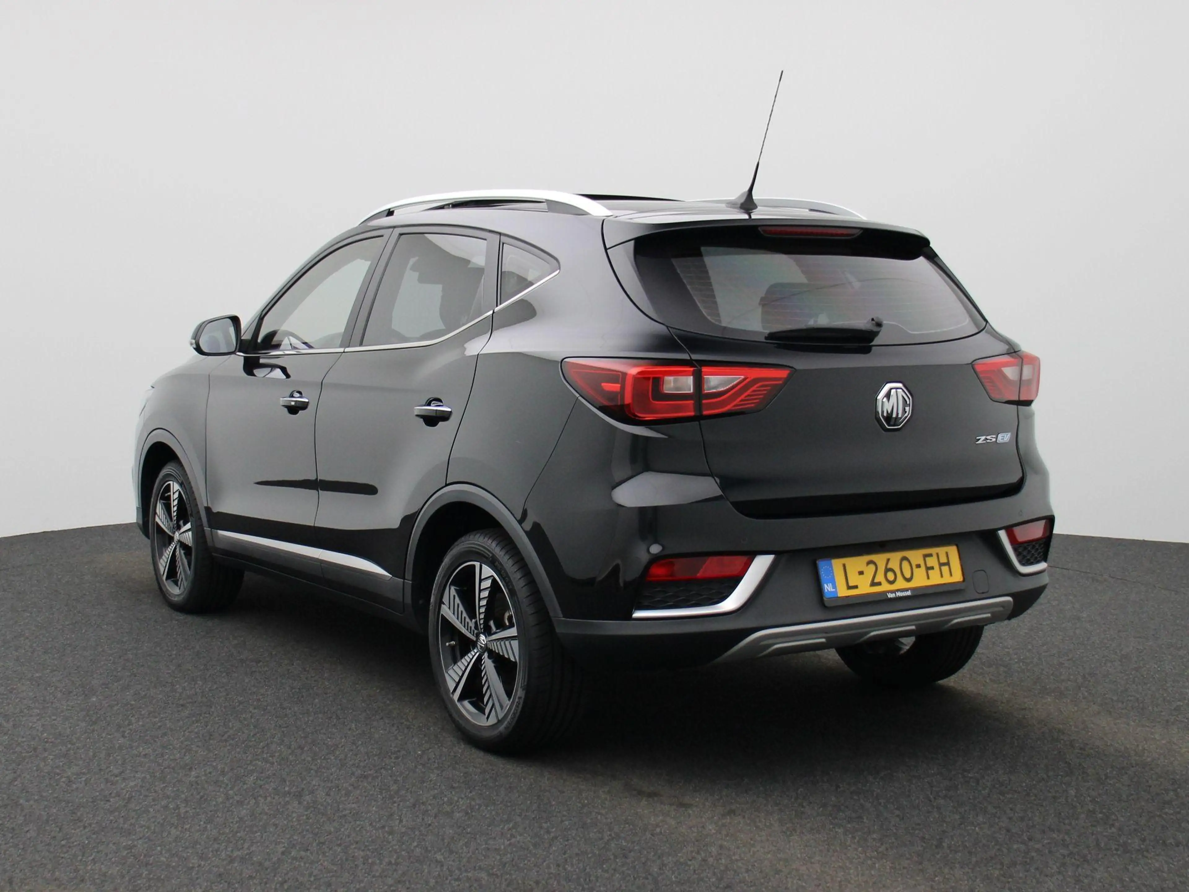 MG ZS EV Luxury 45 kWh — photo 2