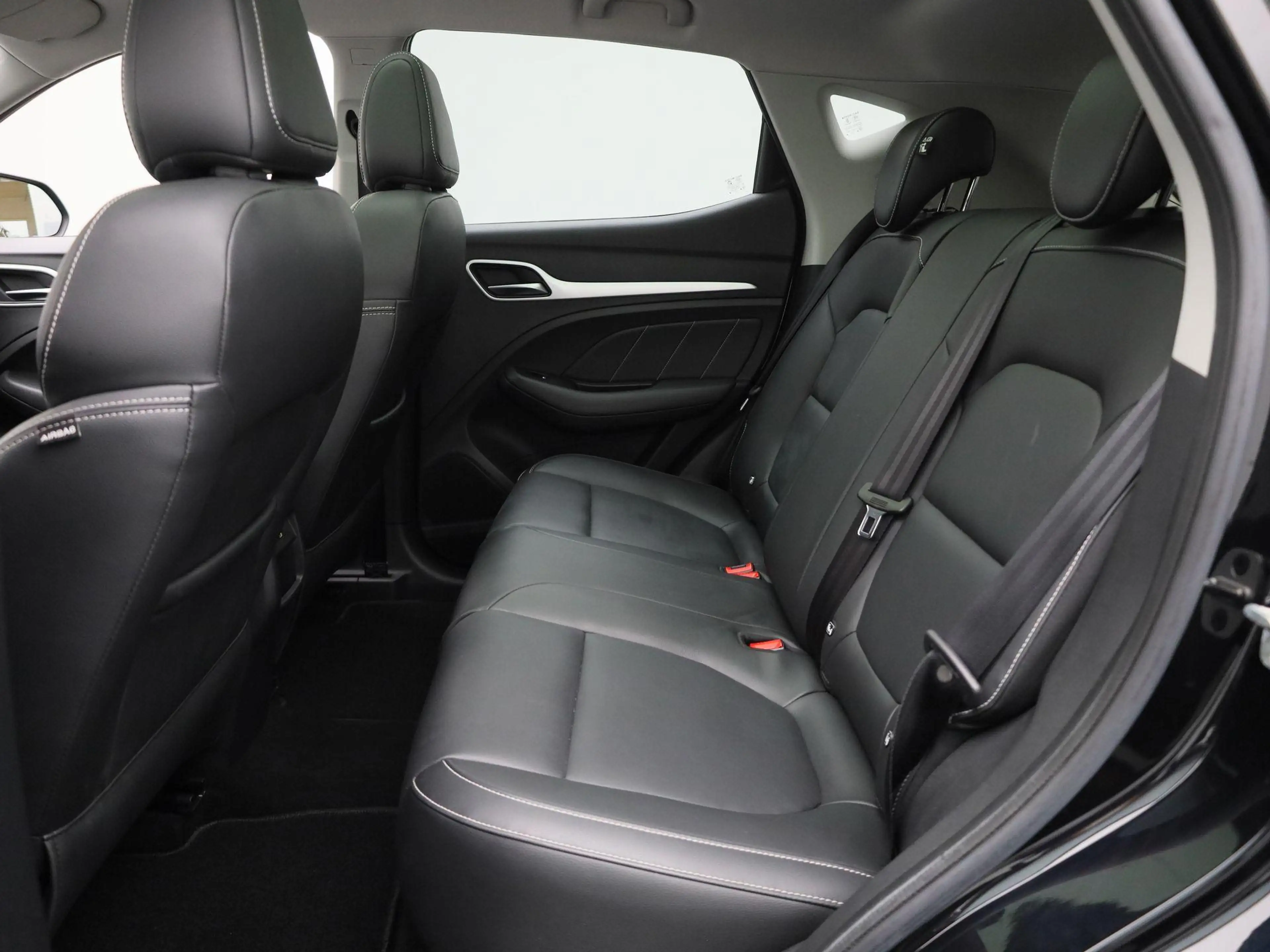 MG ZS EV Luxury 45 kWh — photo 12