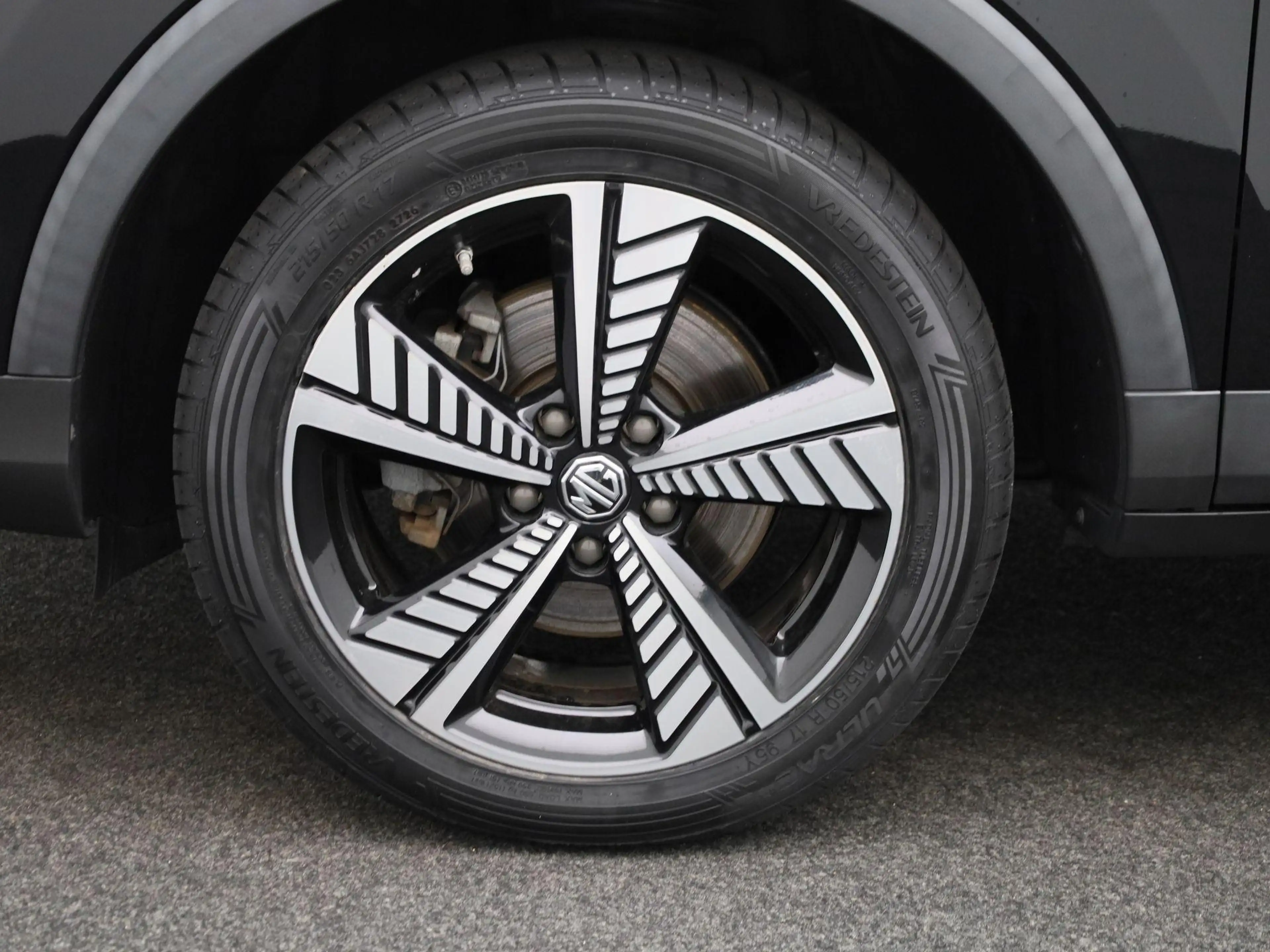 MG ZS EV Luxury 45 kWh — photo 15