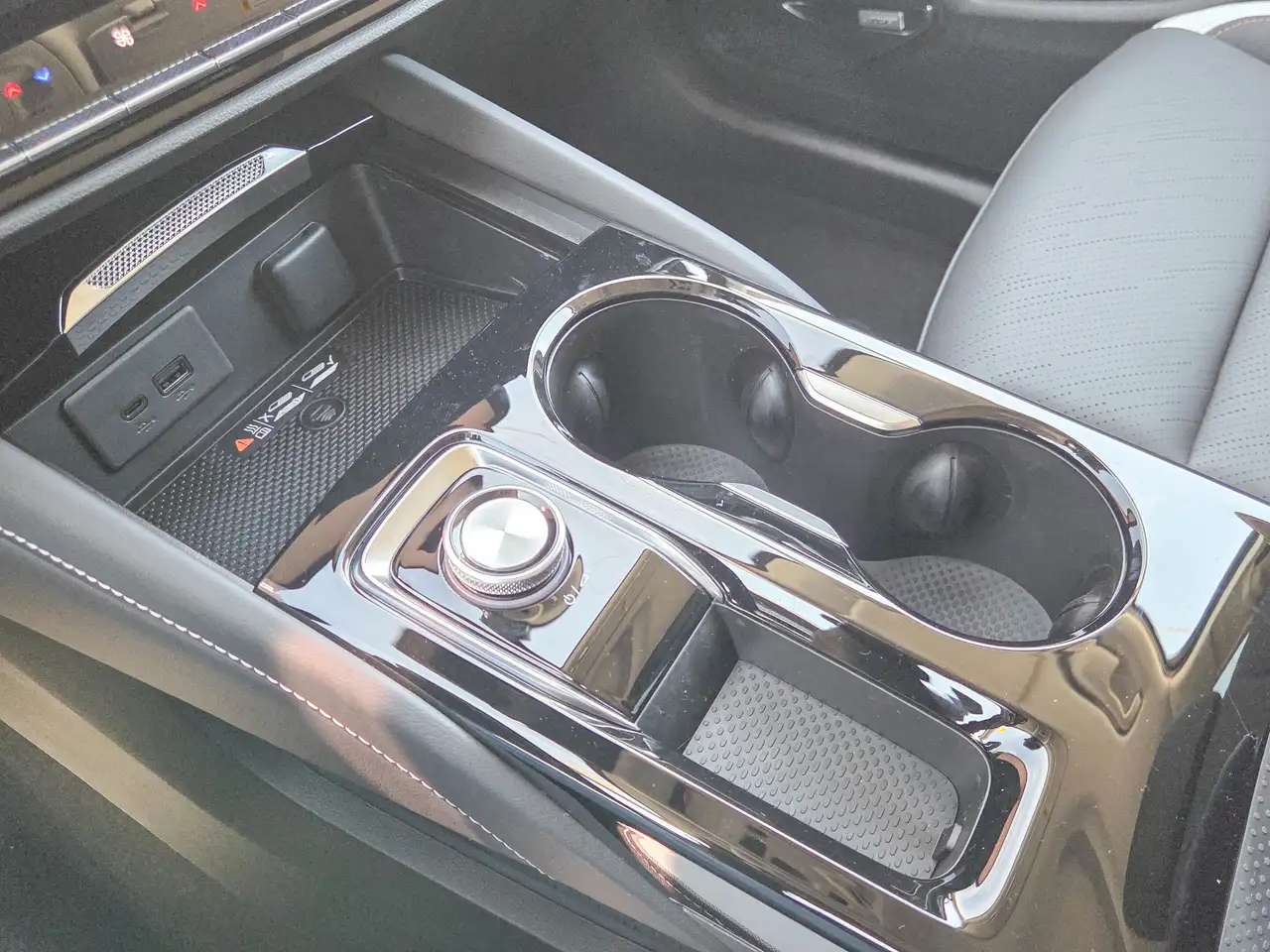 Buick Envision снимка Buick Envision