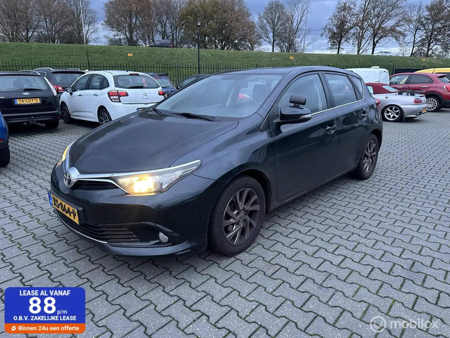 Toyota Auris 1.4D Trend inclusief btw Grijs - 1