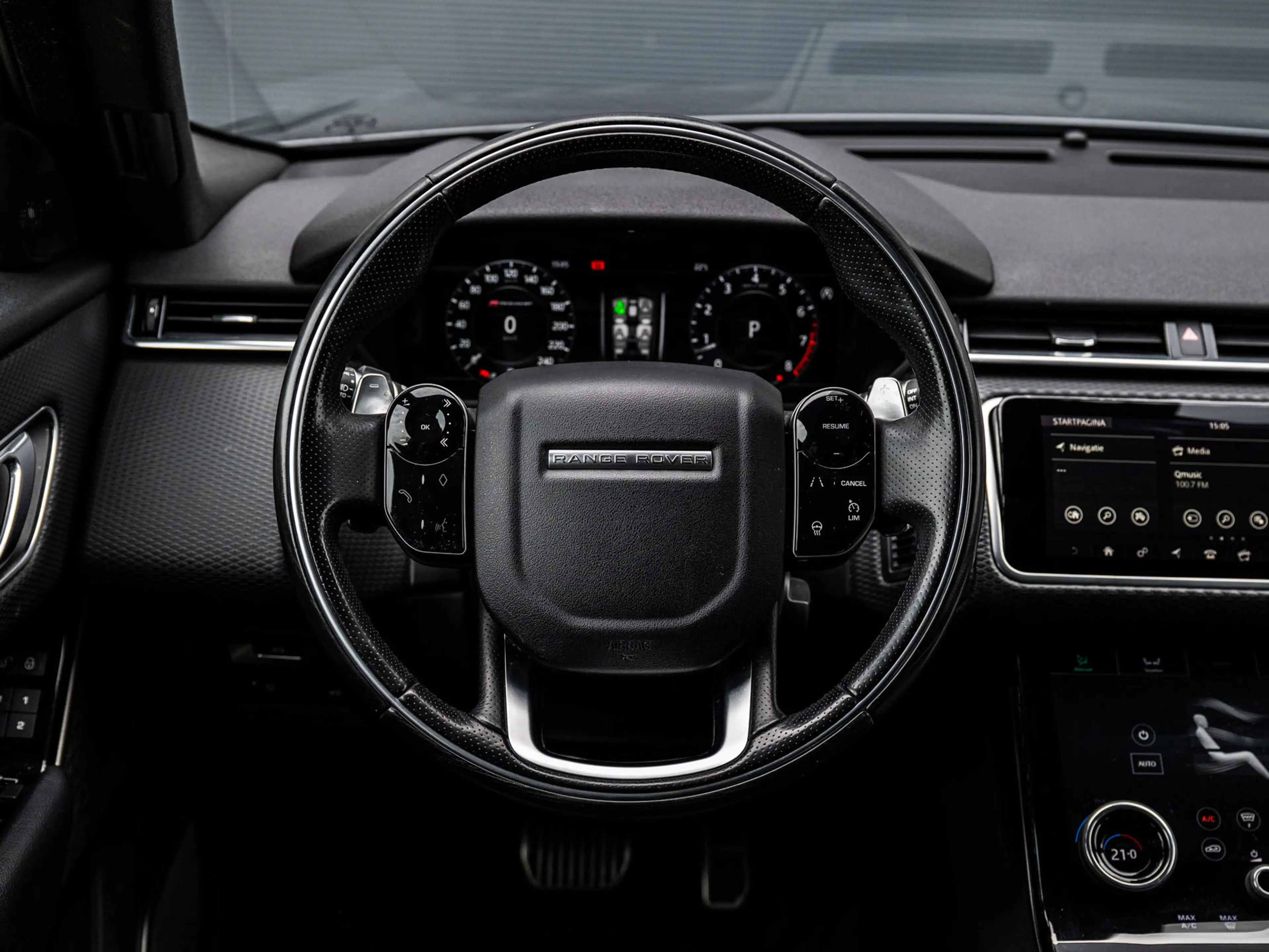 Land Rover Range Rover Velar 2.0 I4 Turbo AWD HSE — photo 7