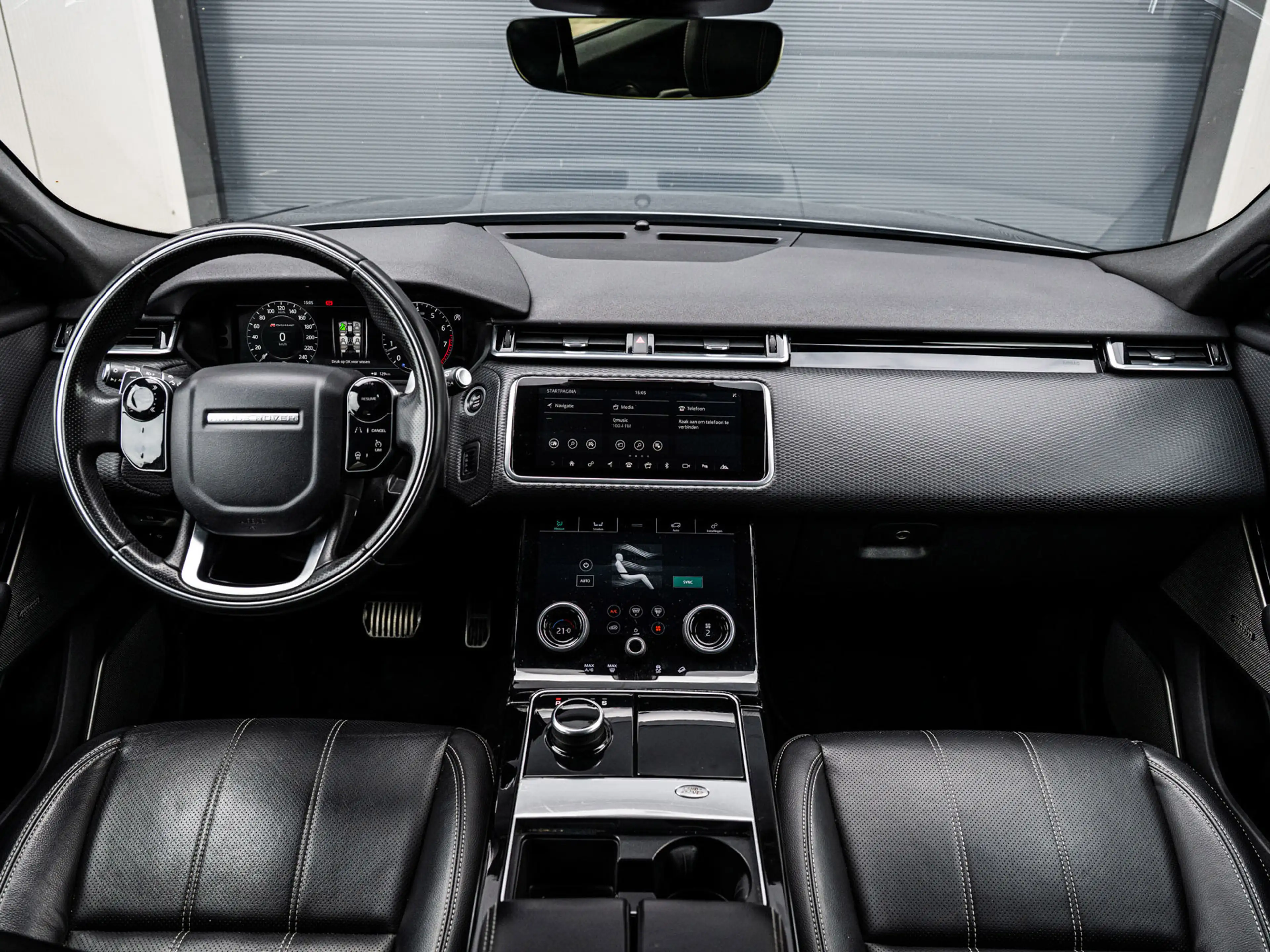 Land Rover Range Rover Velar 2.0 I4 Turbo AWD HSE — photo 6