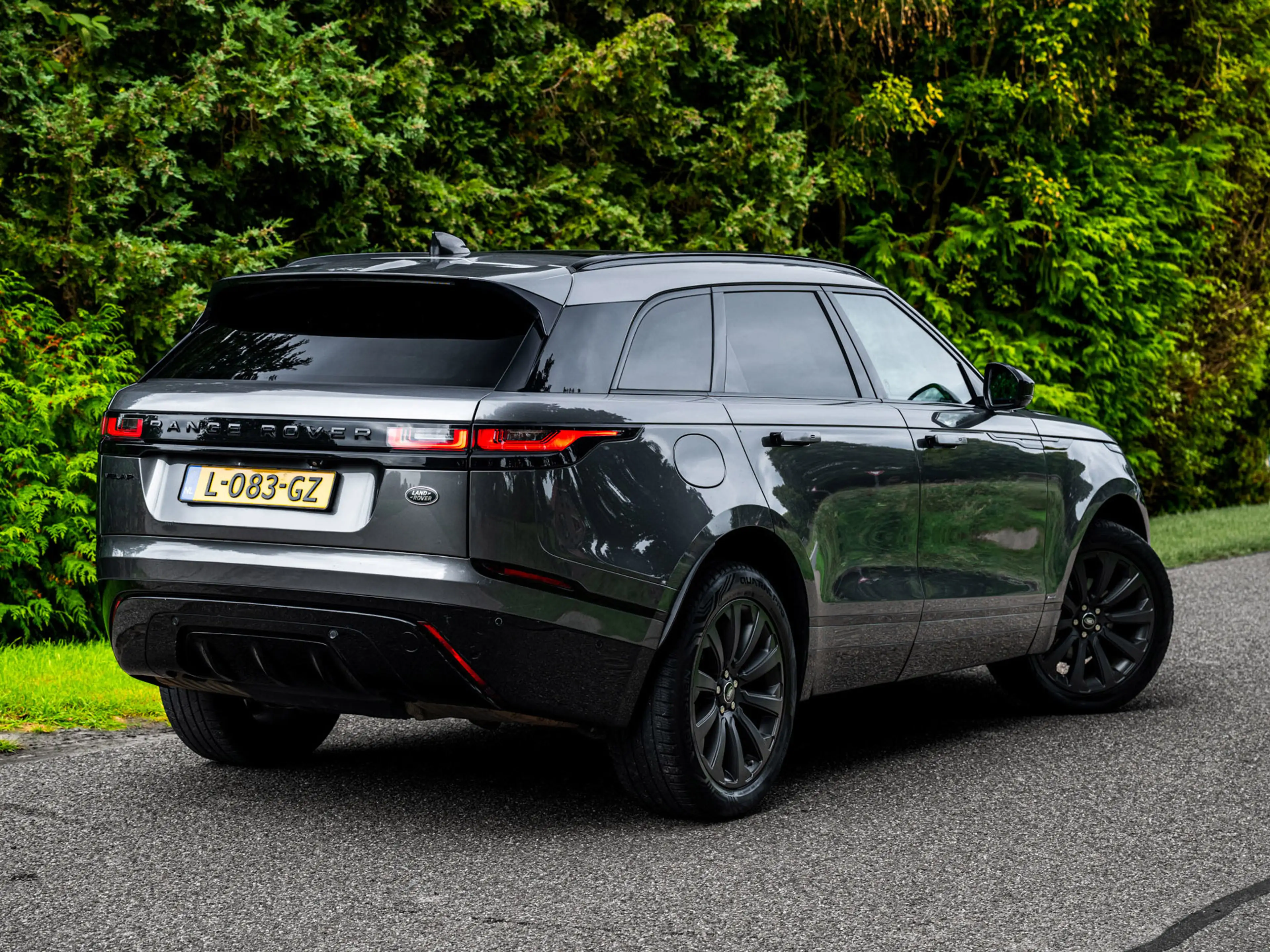 Land Rover Range Rover Velar 2.0 I4 Turbo AWD HSE — photo 2
