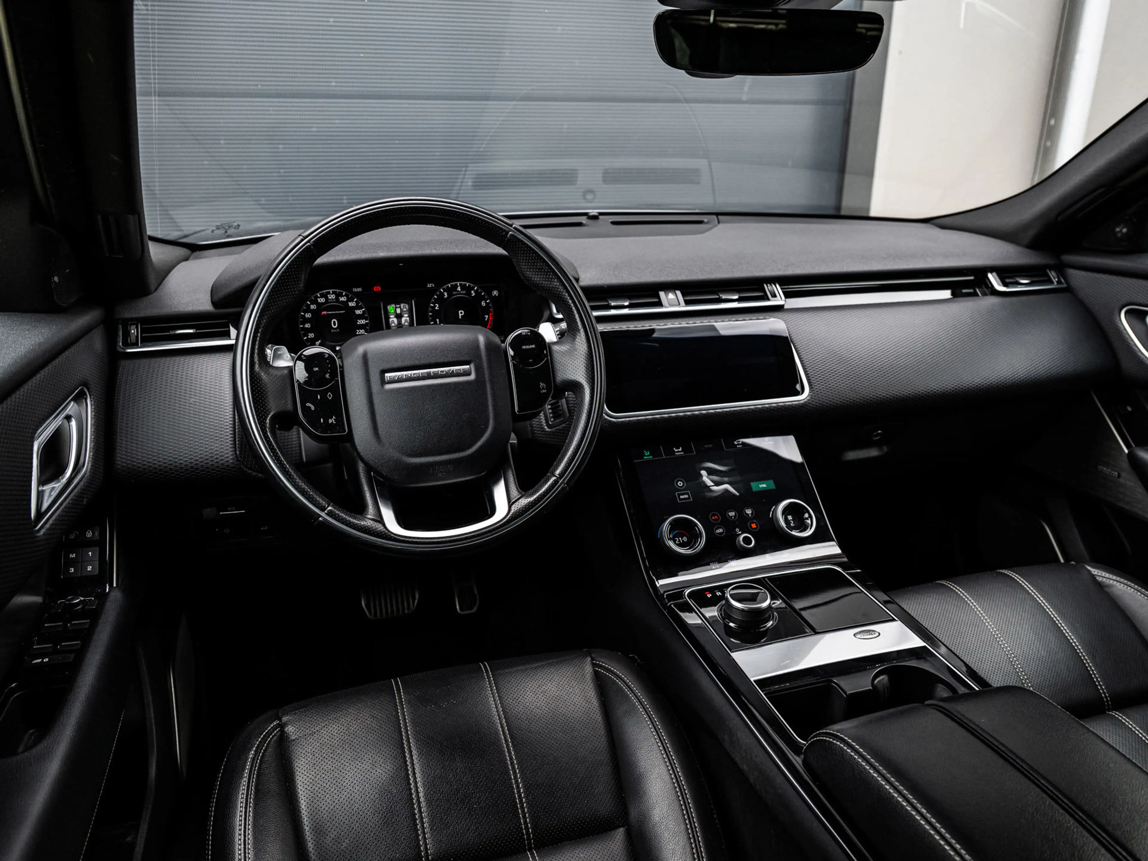 Land Rover Range Rover Velar 2.0 I4 Turbo AWD HSE — photo 8