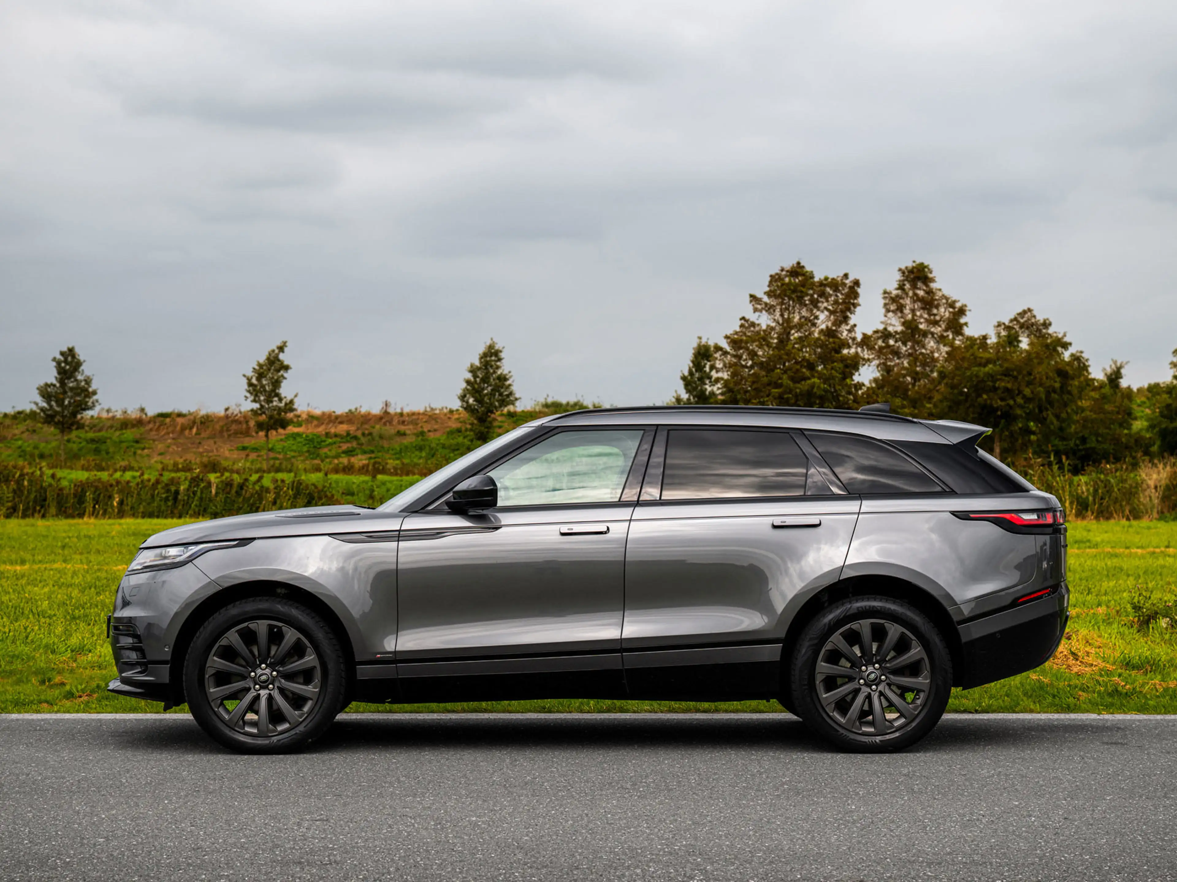 Land Rover Range Rover Velar 2.0 I4 Turbo AWD HSE — photo 4