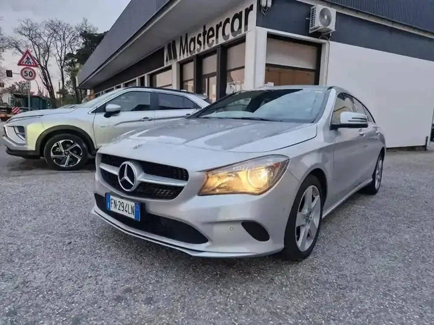 Mercedes-Benz CLA 200 Shooting Brake 200 d  4matic tg : FN294LN Argento - 2