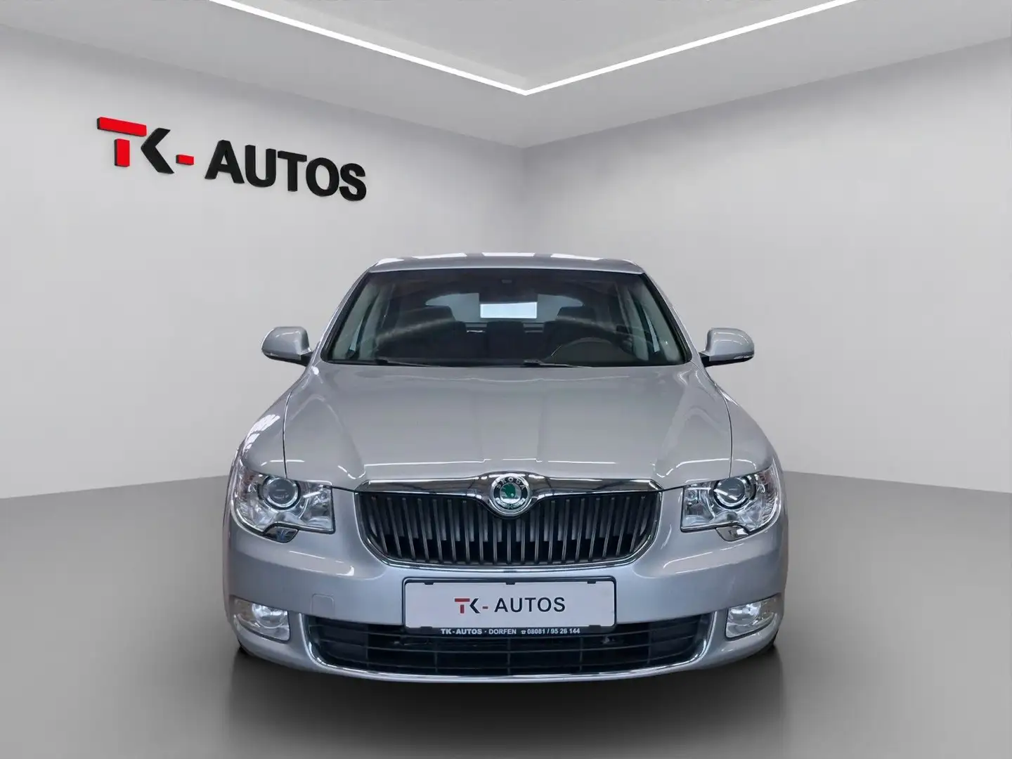 Skoda Superb 1.8 TSI Ambition,Bi-Xenon,Navi,Tempo,AHK Plateado - 2