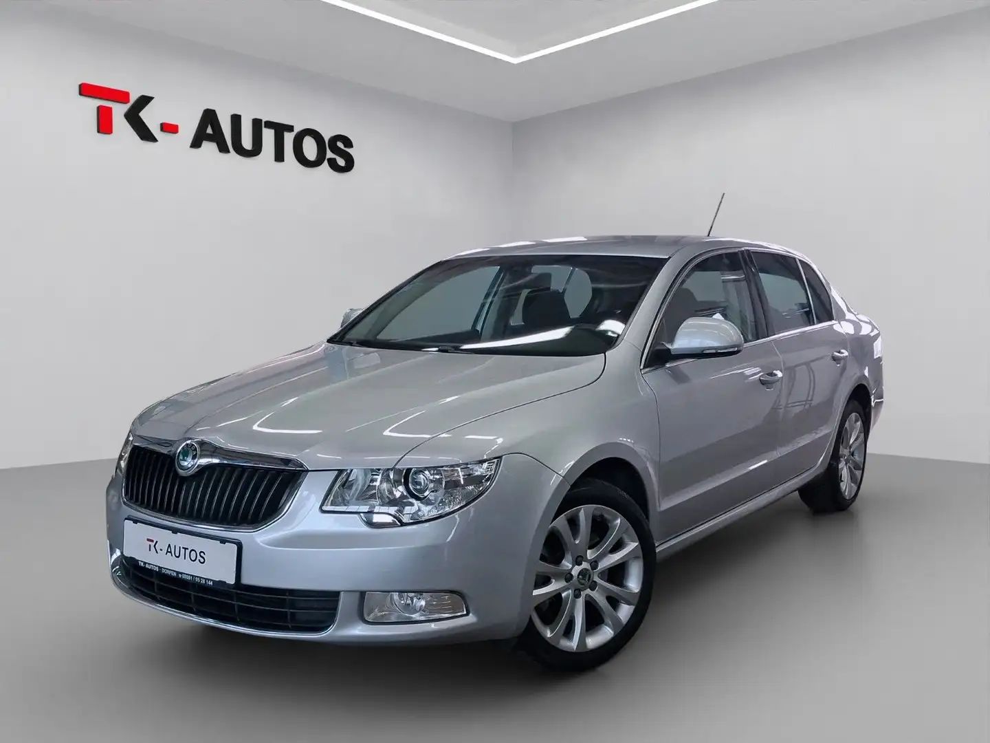 Skoda Superb 1.8 TSI Ambition,Bi-Xenon,Navi,Tempo,AHK Plateado - 1