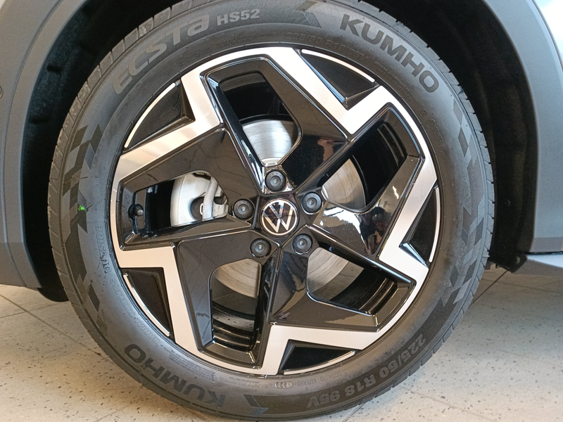 Volkswagen T-Roc R-Line 1.5 l eTSI *RFK*Klima*Shzg* — photo 7