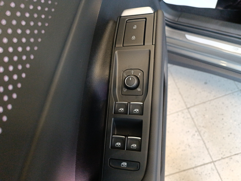 Volkswagen T-Roc R-Line 1.5 l eTSI *RFK*Klima*Shzg* — photo 15