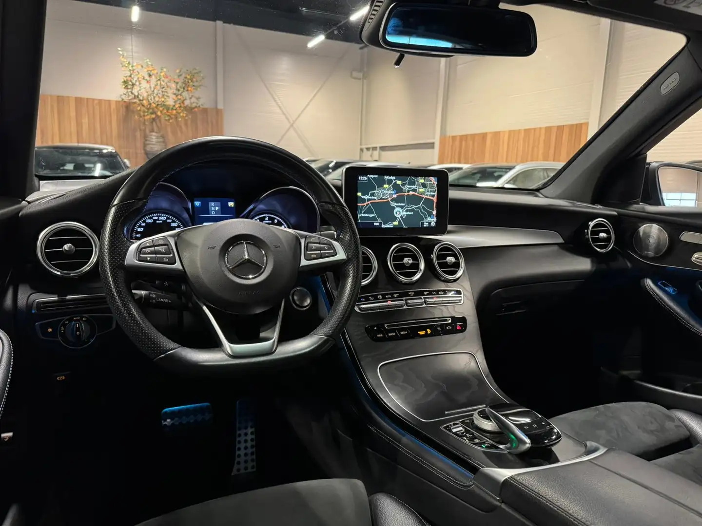 Mercedes-Benz GLC 250 4MATIC, AMG Line, Night Pakket, Pano, Command, Cam Gris - 2