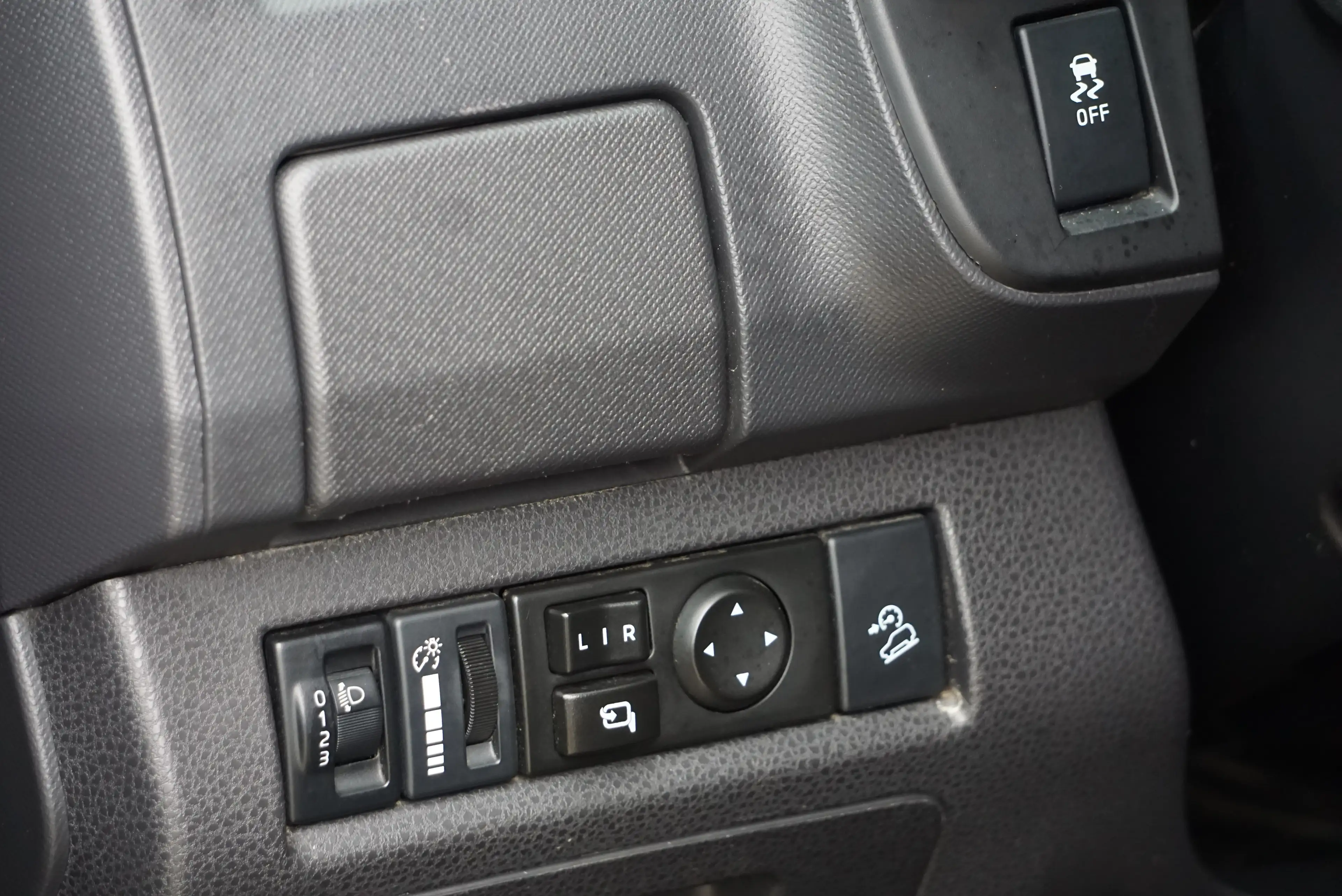 Isuzu D-Max 1.9 Turbo D 4WD LSX BOITE-AUTO NAVI CAM CRUISE — photo 10