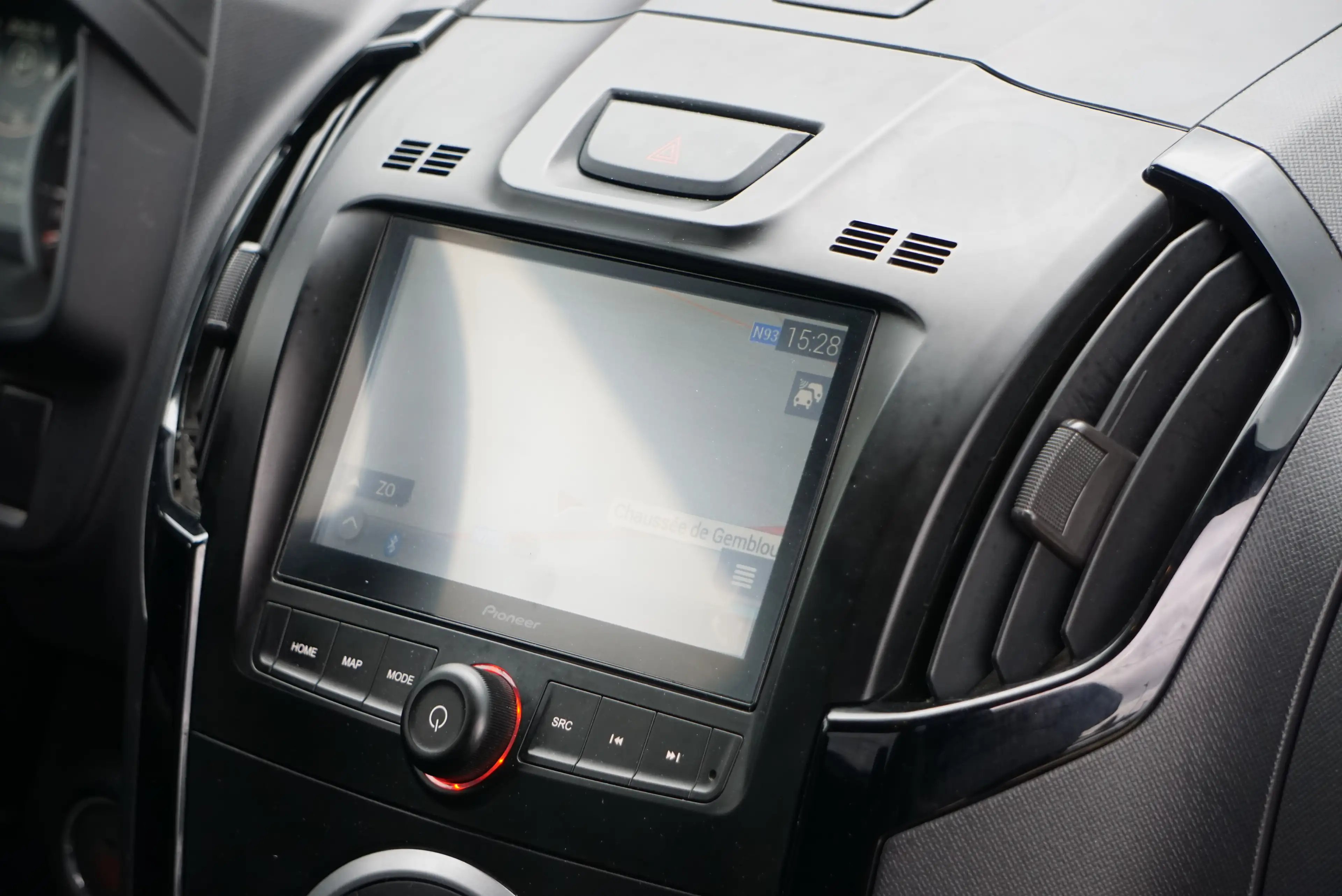 Isuzu D-Max 1.9 Turbo D 4WD LSX BOITE-AUTO NAVI CAM CRUISE — photo 12
