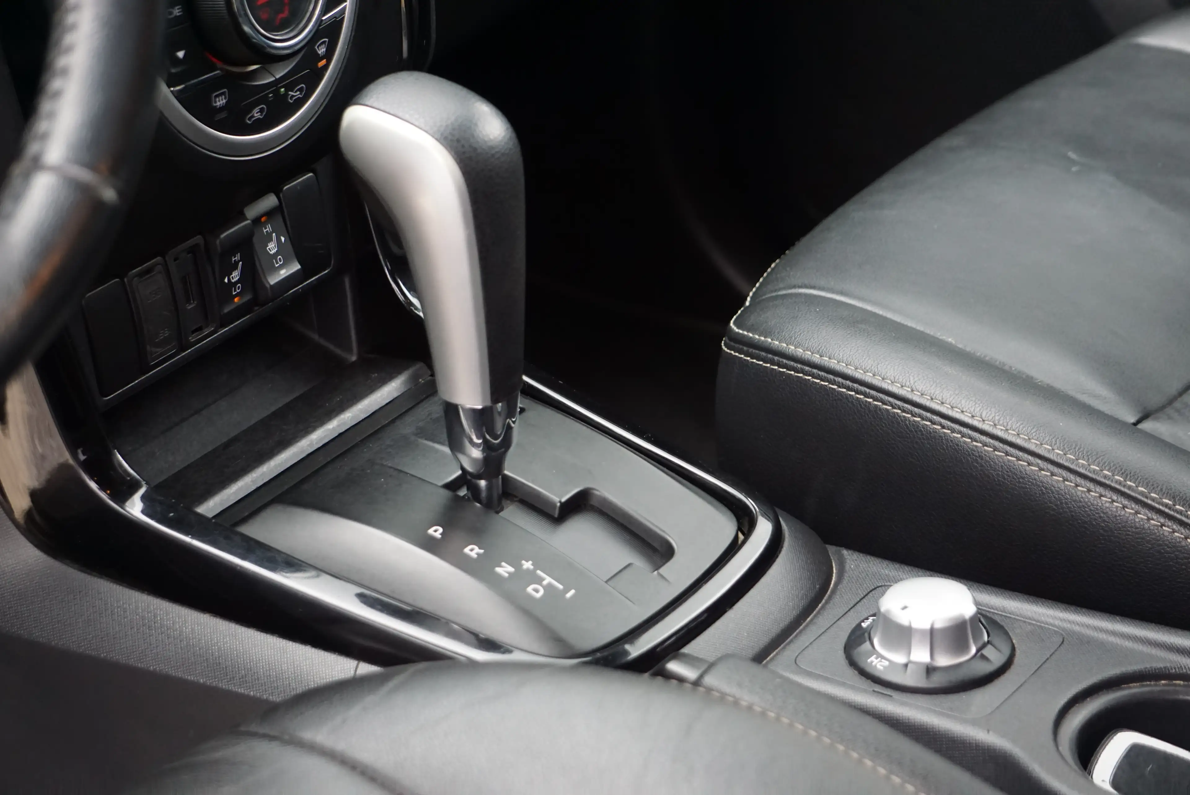 Isuzu D-Max 1.9 Turbo D 4WD LSX BOITE-AUTO NAVI CAM CRUISE — photo 9