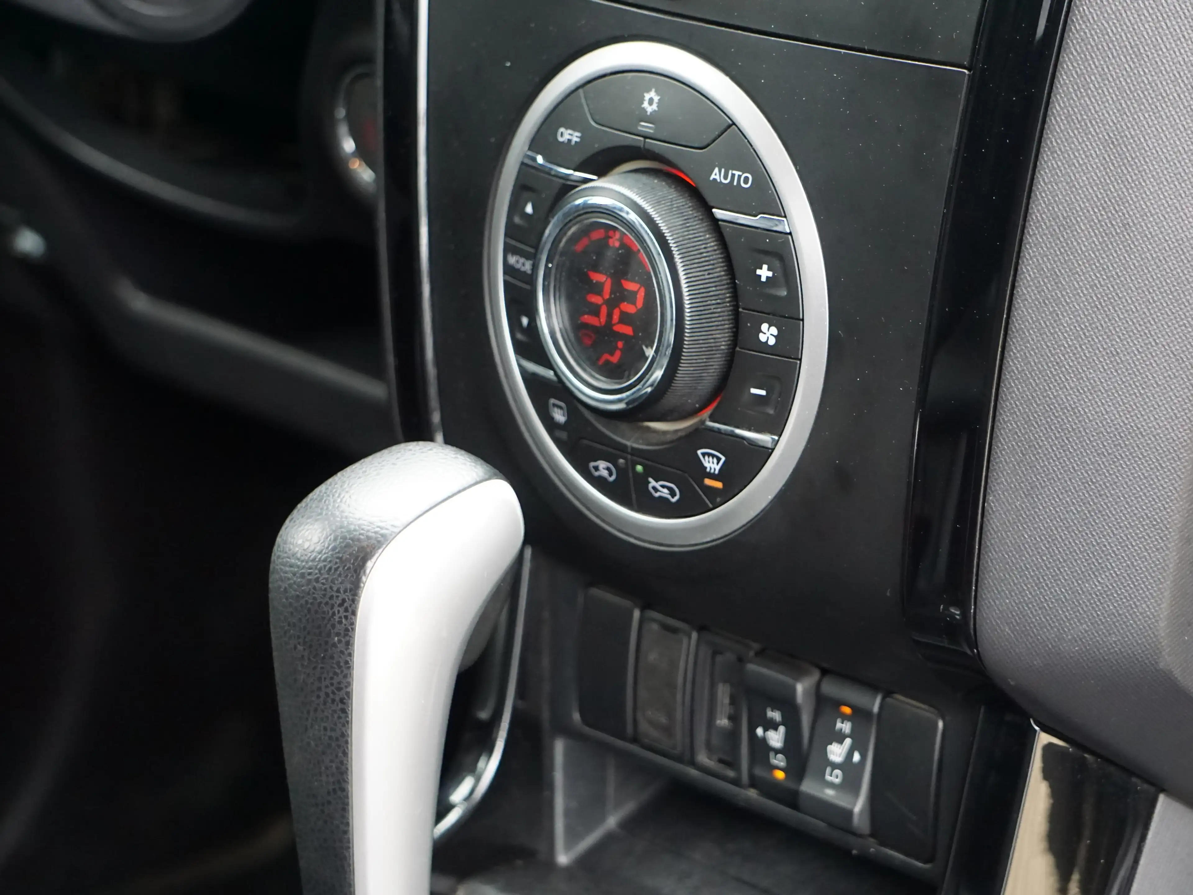Isuzu D-Max 1.9 Turbo D 4WD LSX BOITE-AUTO NAVI CAM CRUISE — photo 13