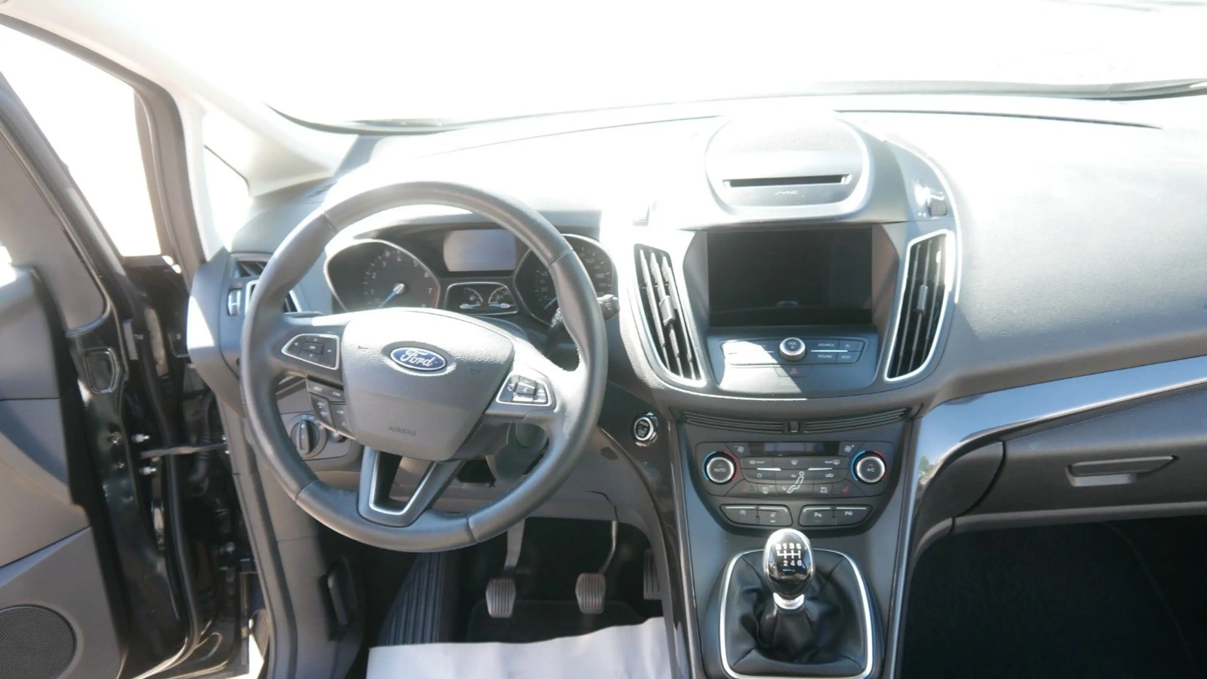 Ford Grand C-Max Titanium — photo 9