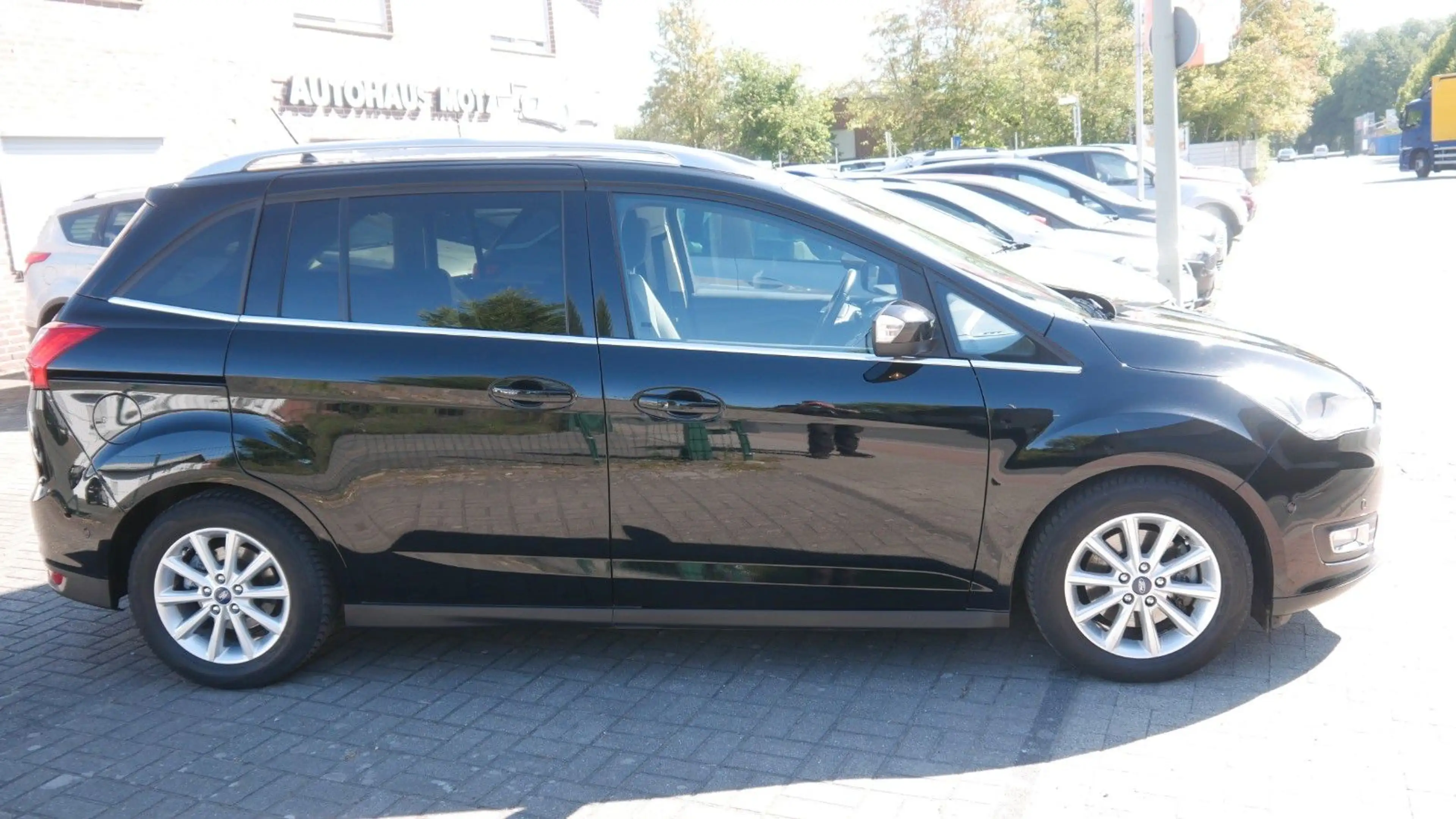 Ford Grand C-Max Titanium — photo 4
