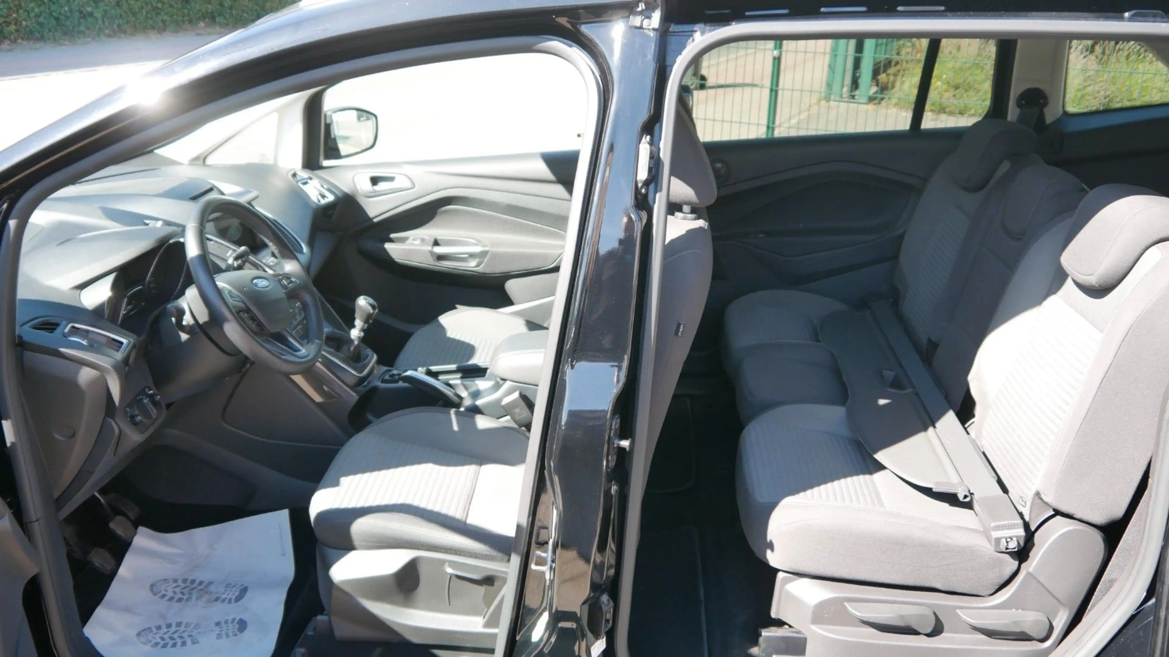 Ford Grand C-Max Titanium — photo 10